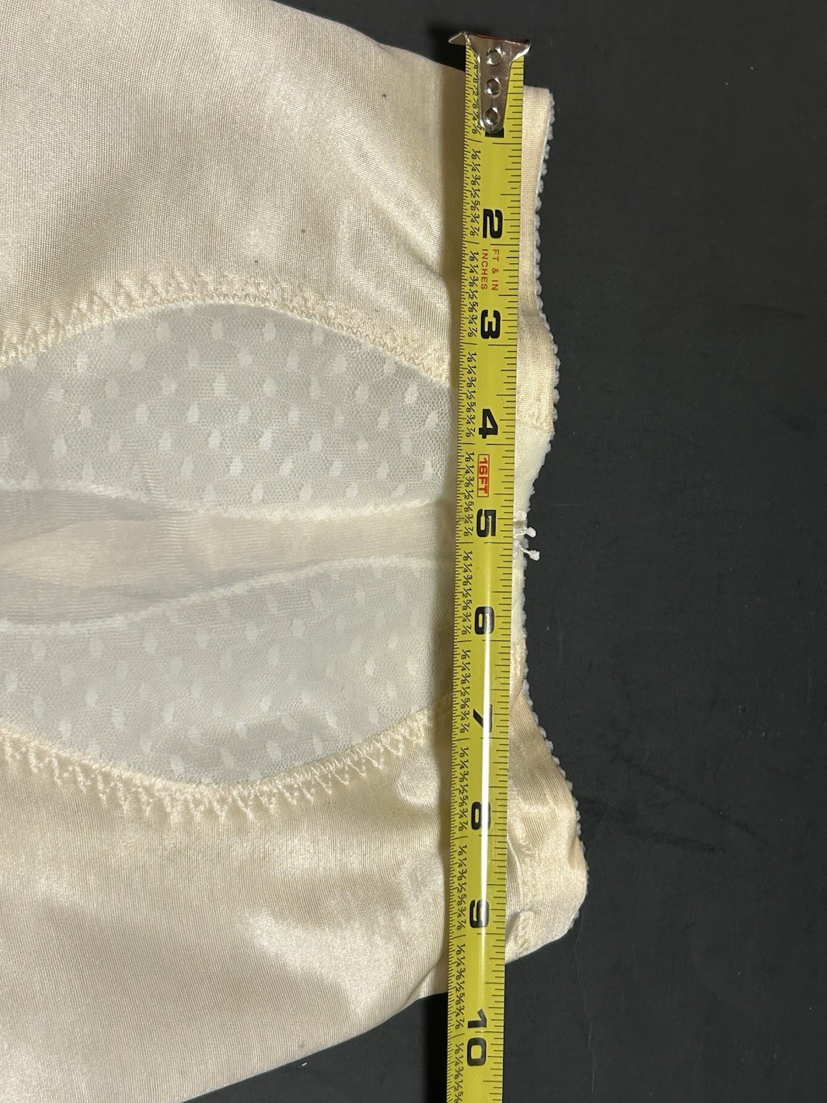 Exquisite Form Take Shape M Girdle P980