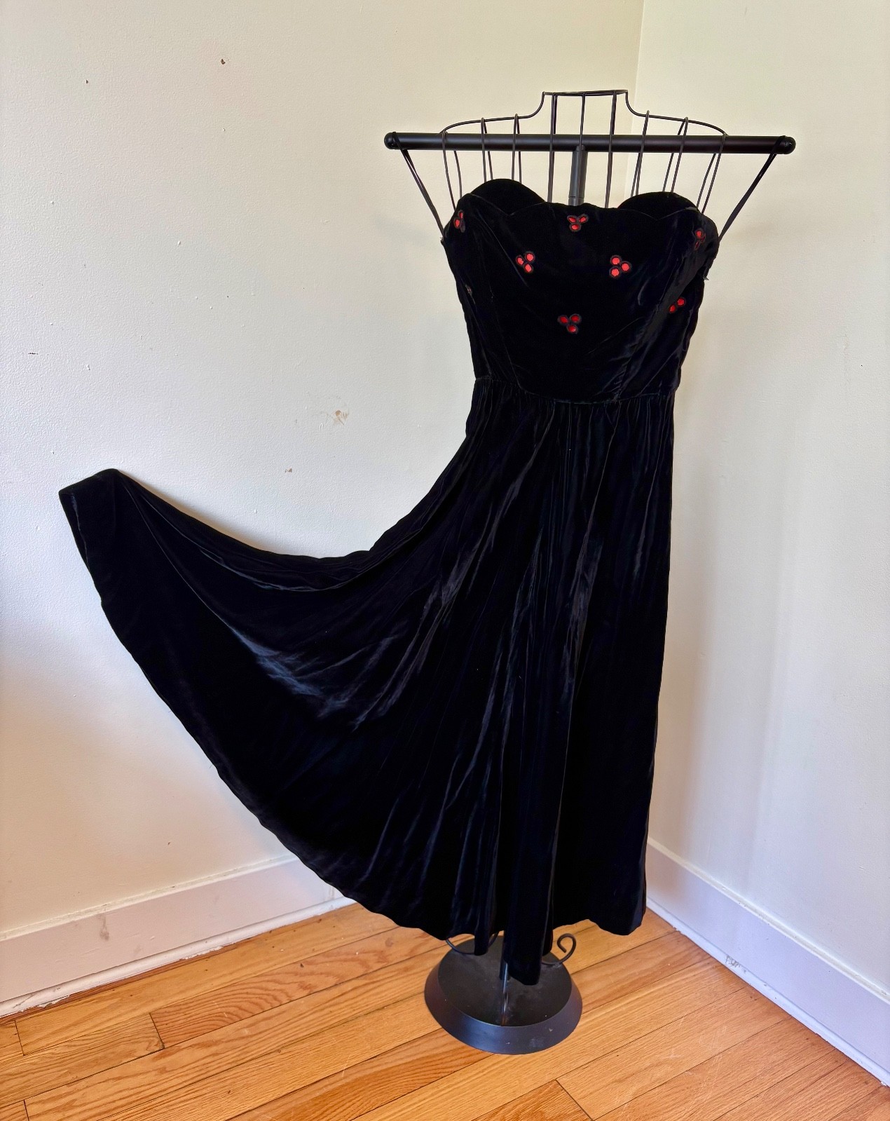 Beautiful Vintage XS Black Velvet Fit And Flare Strapless Dress with Red Details