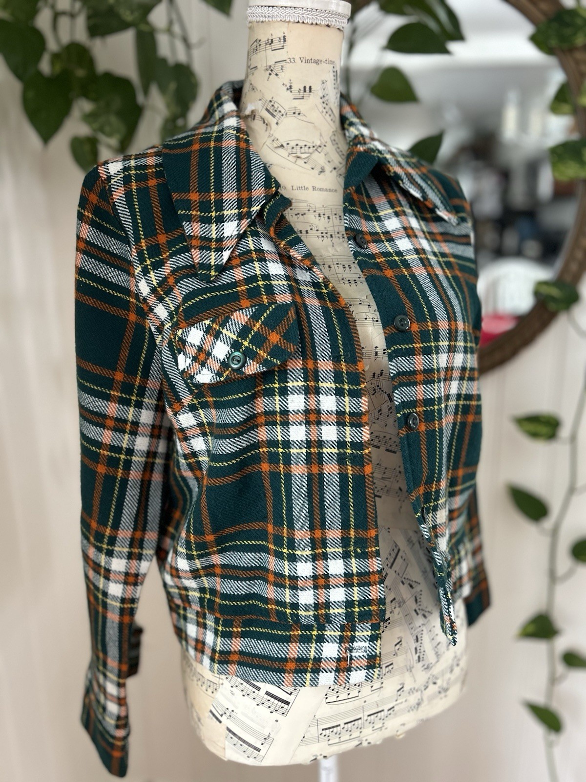 Vintage 60’s/70’s Women’s Cropped Jacket Plaid Front Pocket Band Pointy Collar