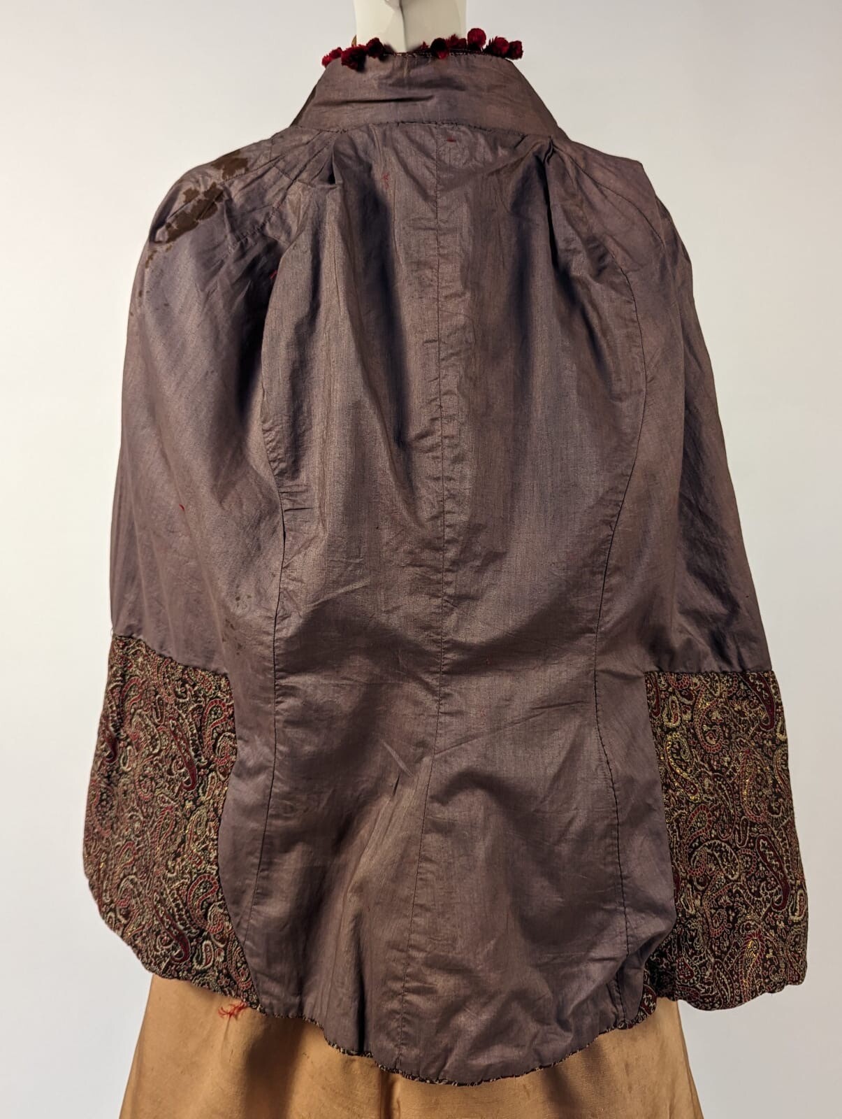 VICTORIAN 1870’S METALLIC GOLD LAME PAISLEY BUSTLE CAPE W SCARLET RED CHENILLE 