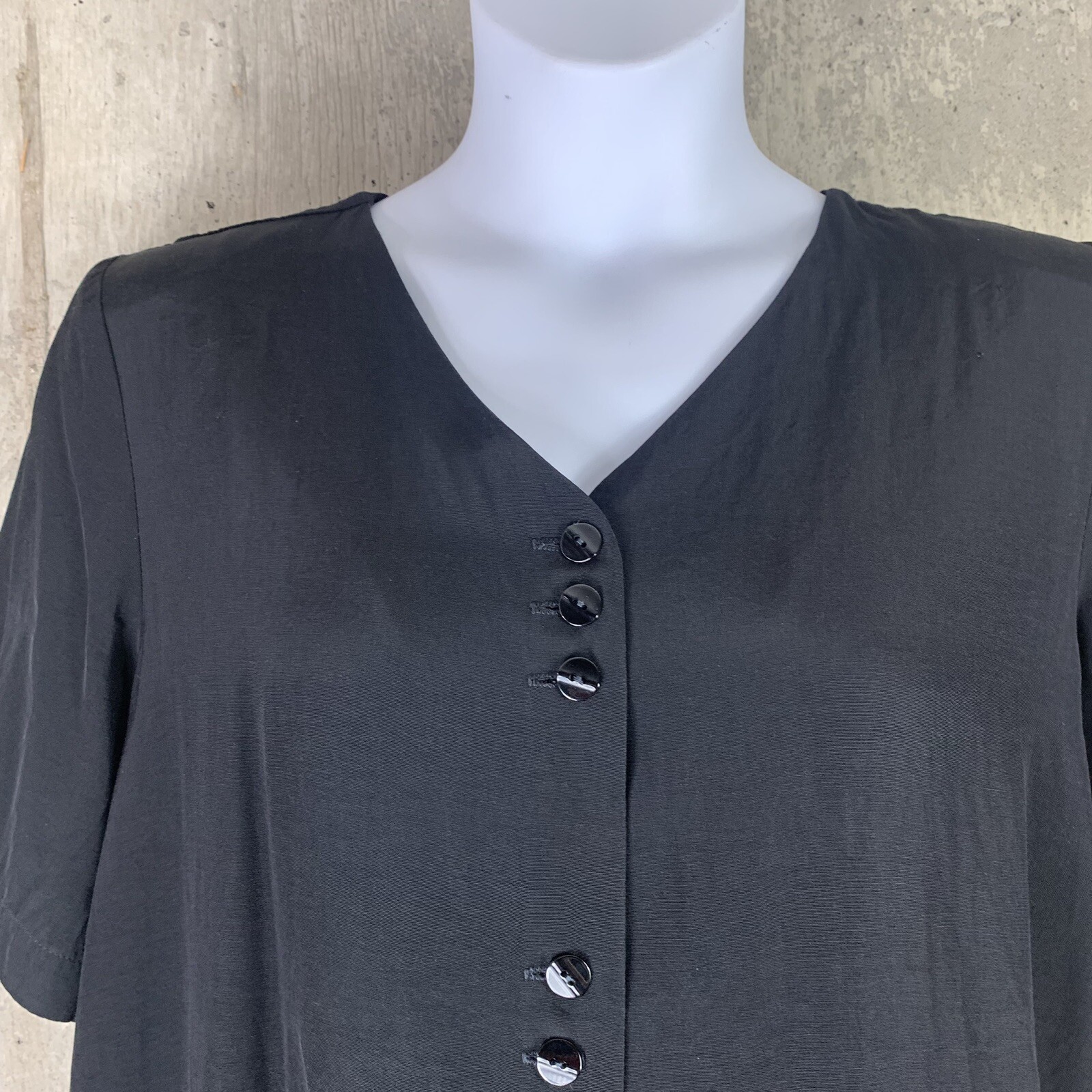 Vintage Blouse M/L Button Up Short Sleeved Black Top Shoulder Pads Willow Ridge