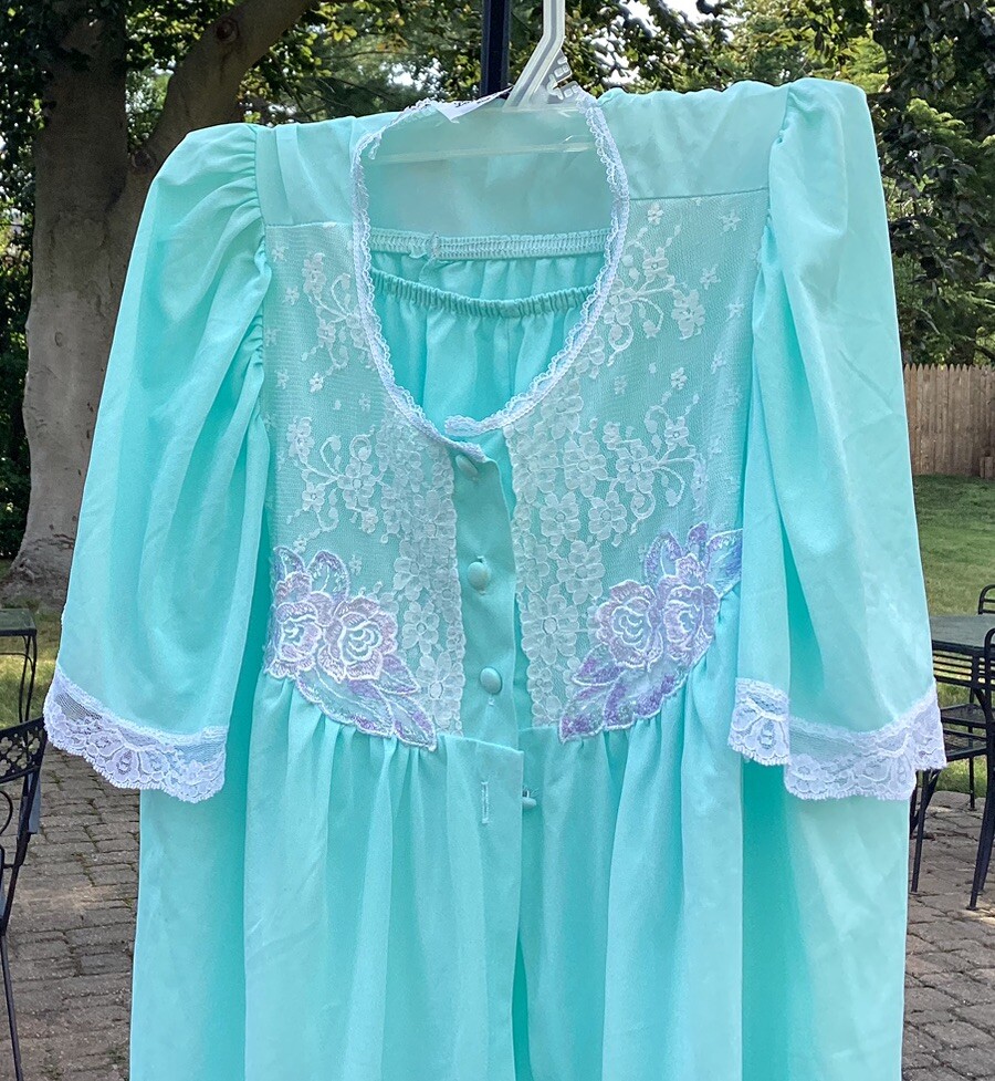 VTG Aqua Color 2 Pc Pajamas Lavender/White Lace Accent Long Pants Loose Top Lace