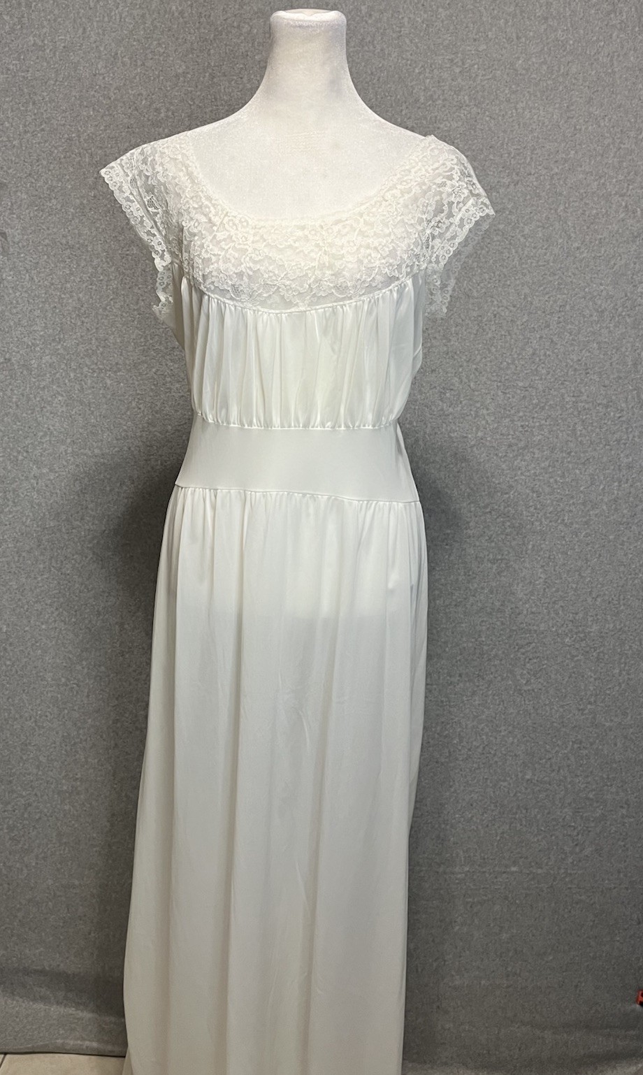 MCM Peignoir Set Radcliffe White Nightgown 2-Pc Lingerie Long 36 M Bridal VTG