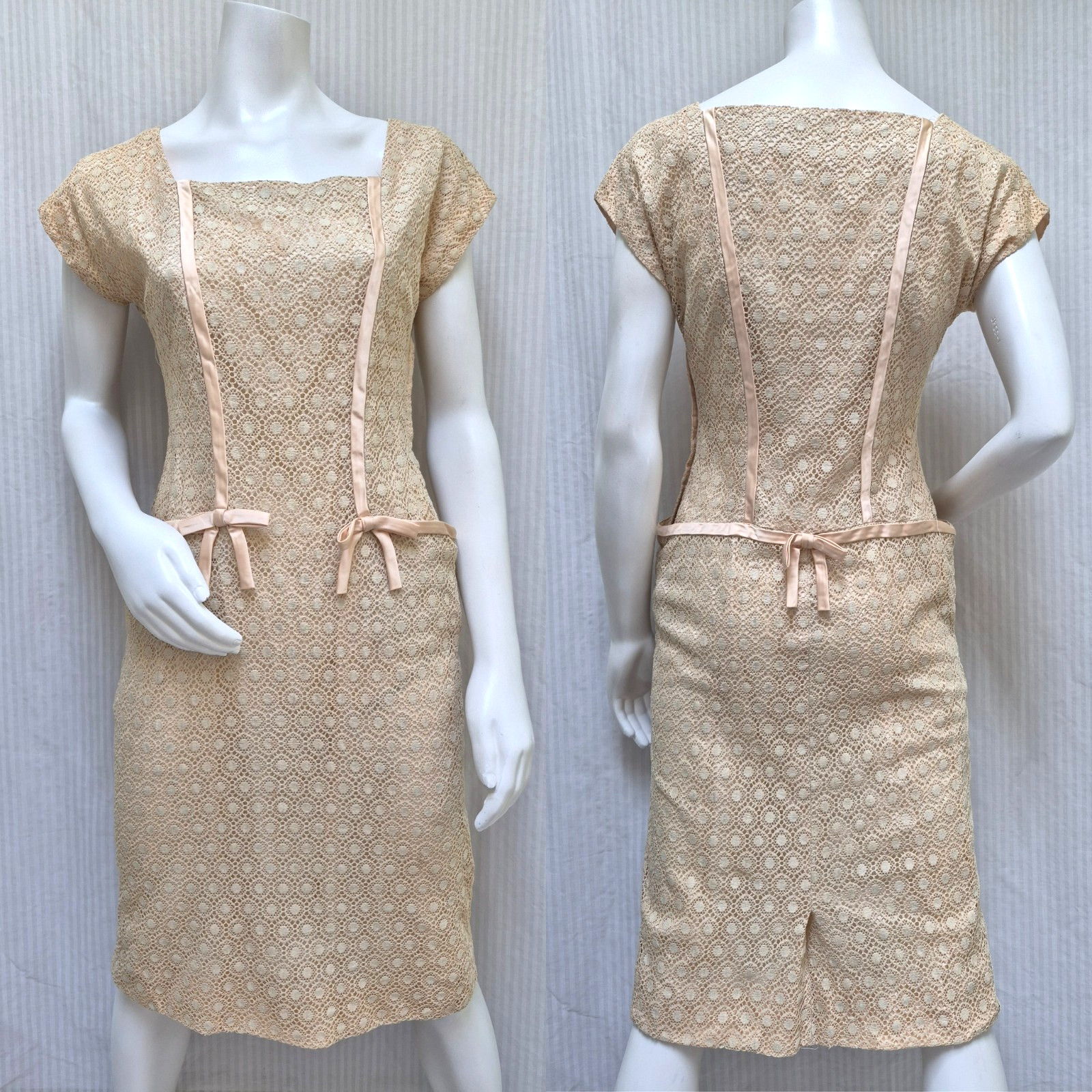 GORGEOUS Vintage 1950/60’s Lace Wiggle Dress with Satin Bows – Size S