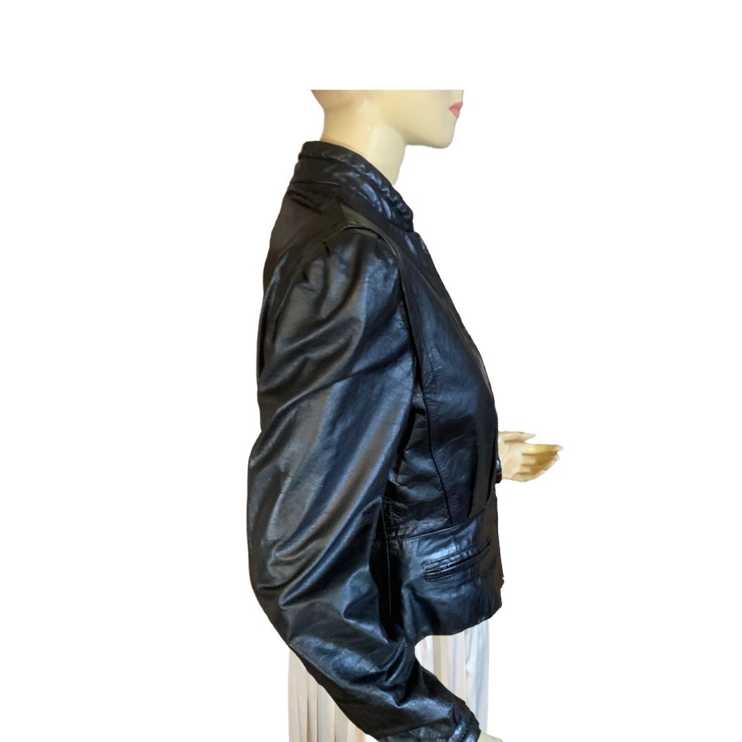 VINTAGE 1980’S BERMAN’S BLACK LEATHER CROPPED MOTO JACKET SIZE SMALL/10