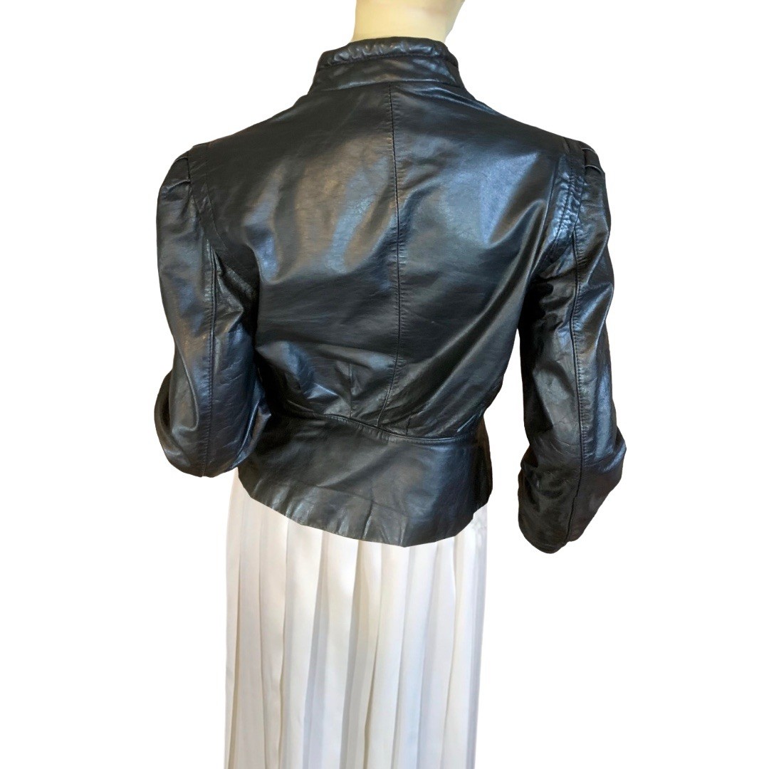 VINTAGE 1980’S BERMAN’S BLACK LEATHER CROPPED MOTO JACKET SIZE SMALL/10