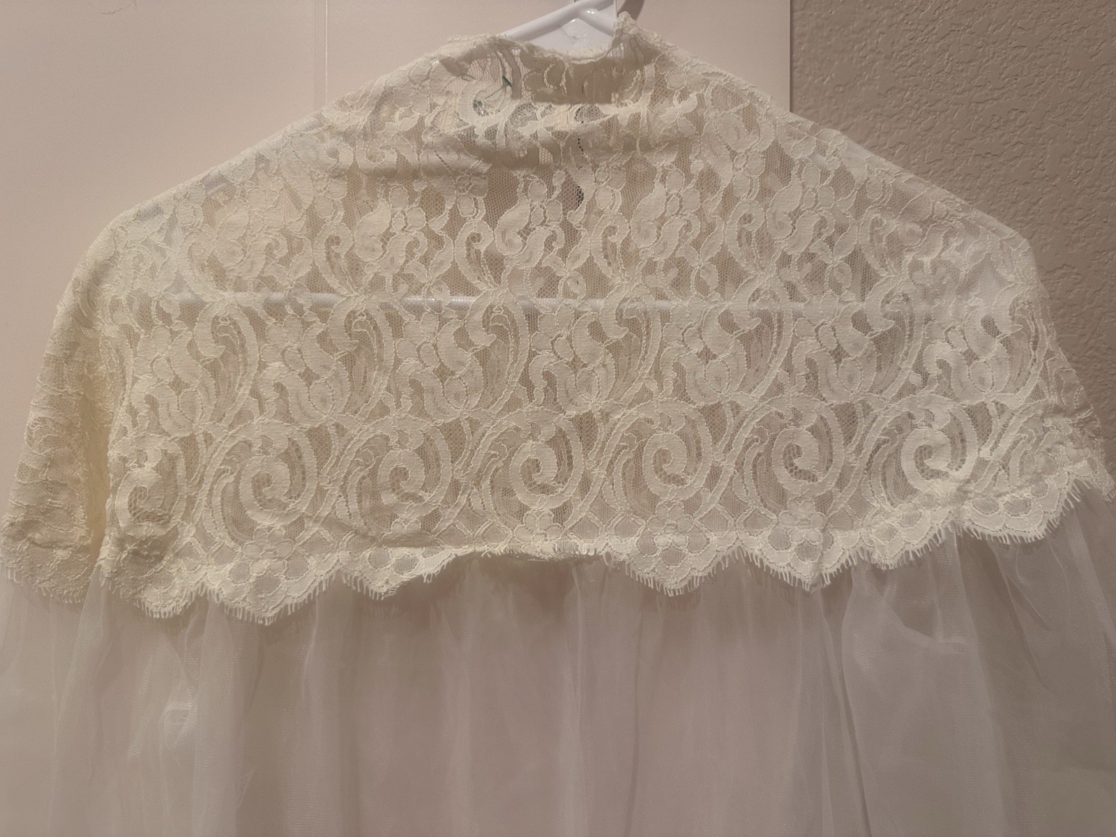 NWT Vanity Fair Ivory Lace Vintage Sheer Nightgown Robe Pearls Size Small