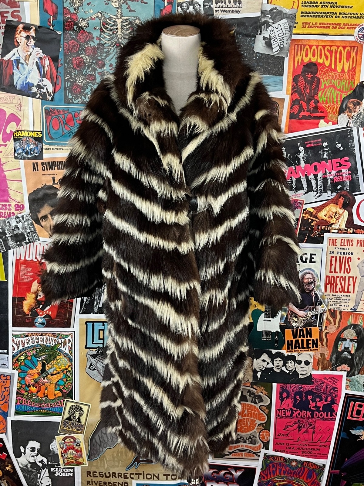 Vintage Women’s Glam Blum’s Vogue Skunk Fur Coat Size Small
