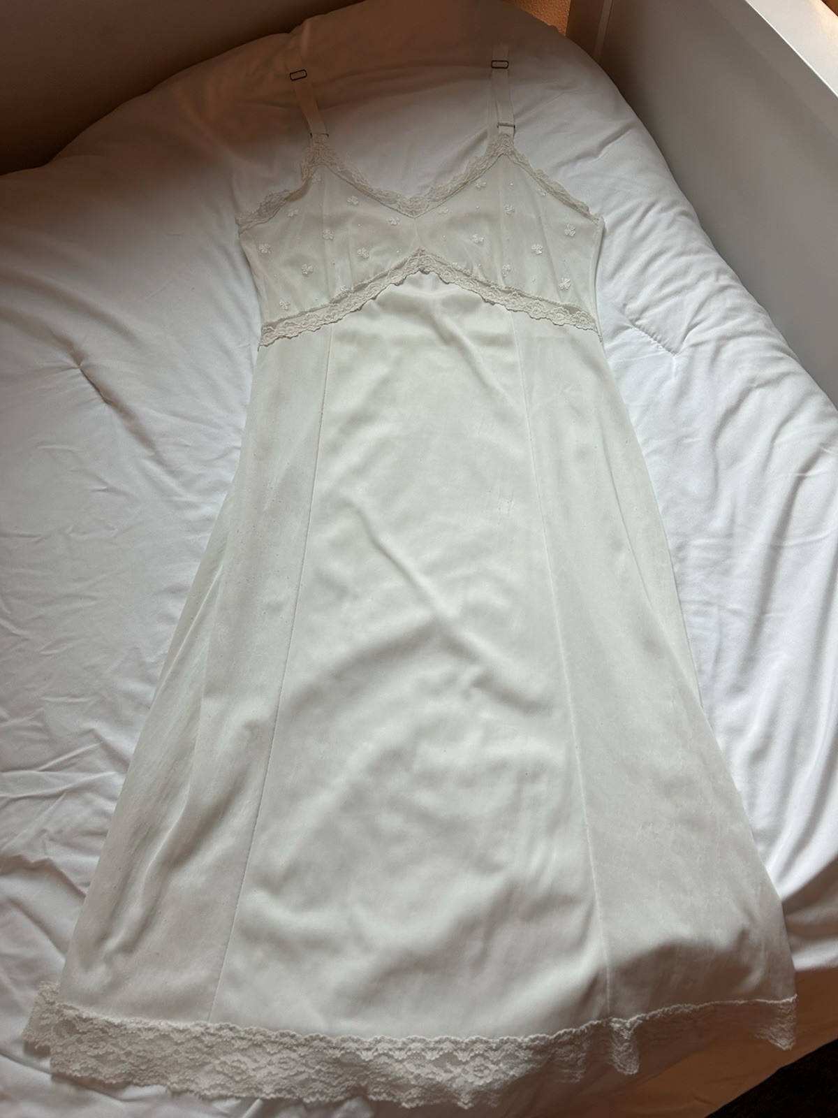 Vintage Ivory 3 Leaf Clover Embellished Nightgown Size and Brand Unknown