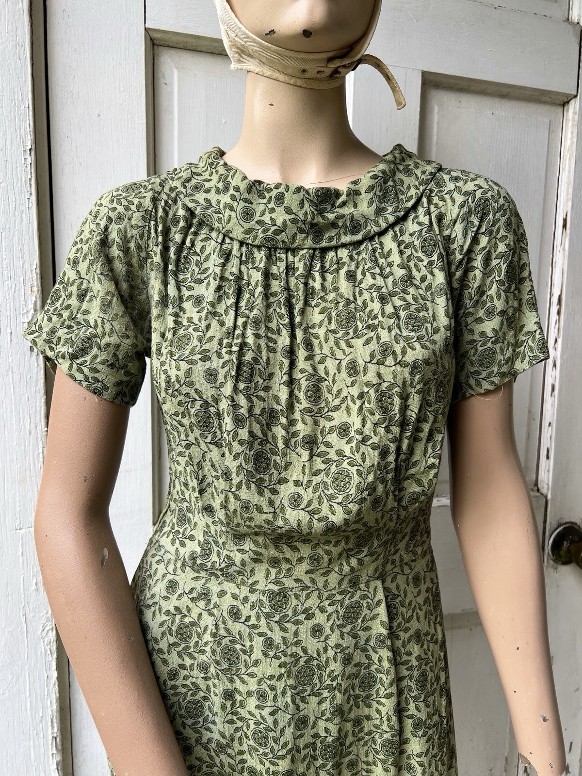 Vintage 50s 60s Green Dress Floral Print Linen Gather Fitted Elegant Mock Collar