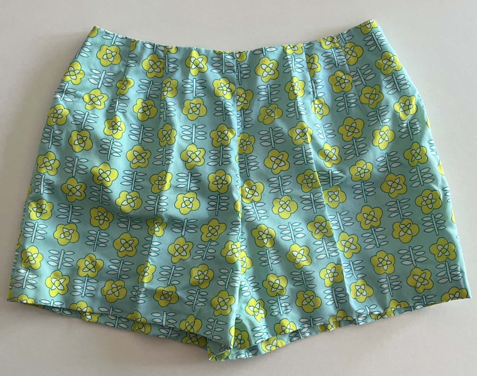 VTG Women’s 60s Shorts Bright Blue & Yellow Floral 1960s Size 4-6, 27 Inch Waist