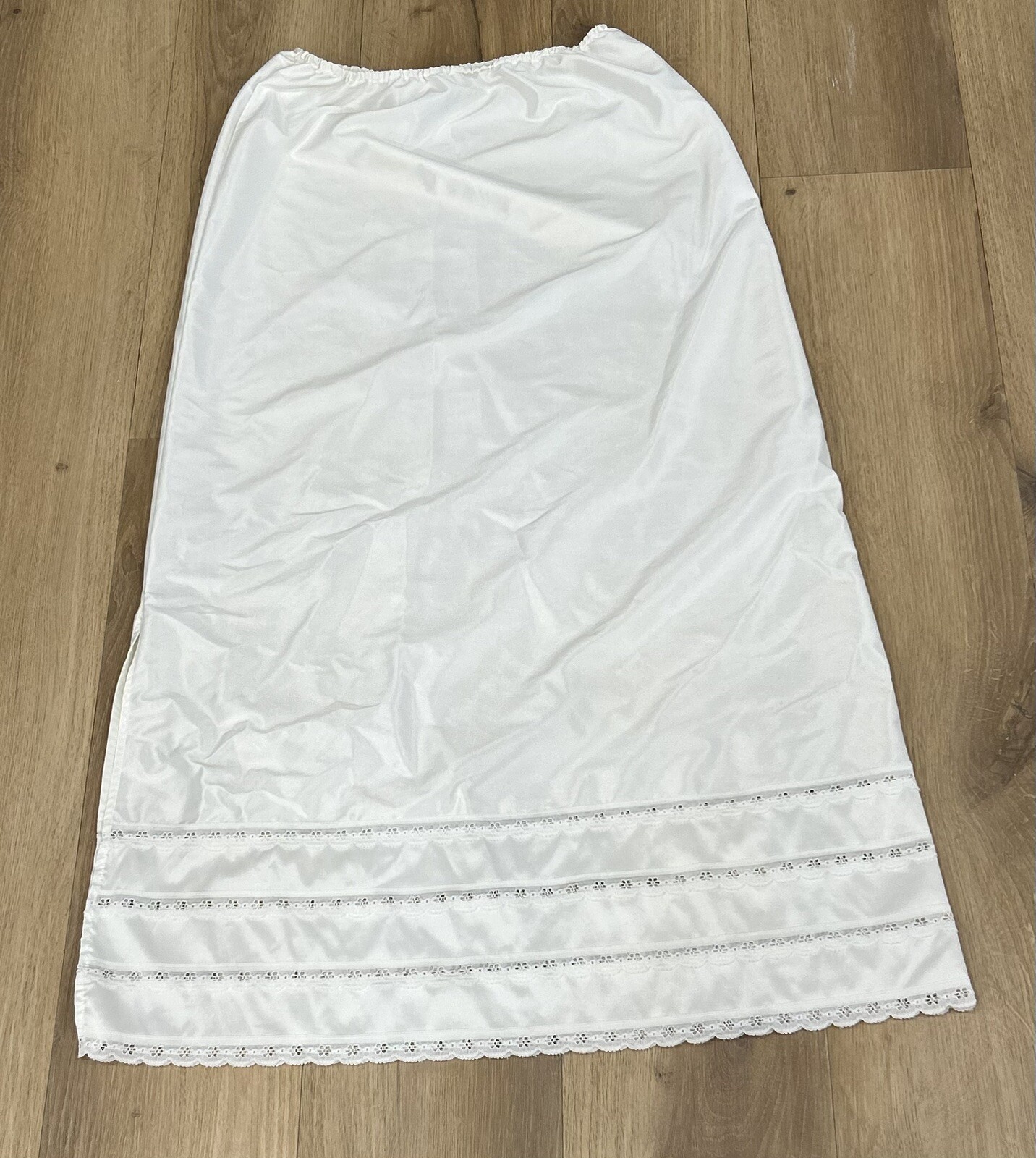 KAYSER Women’s Half Slip Medium Beige Side Slit Lace Trim Maxi 37.5″ Long Vtg