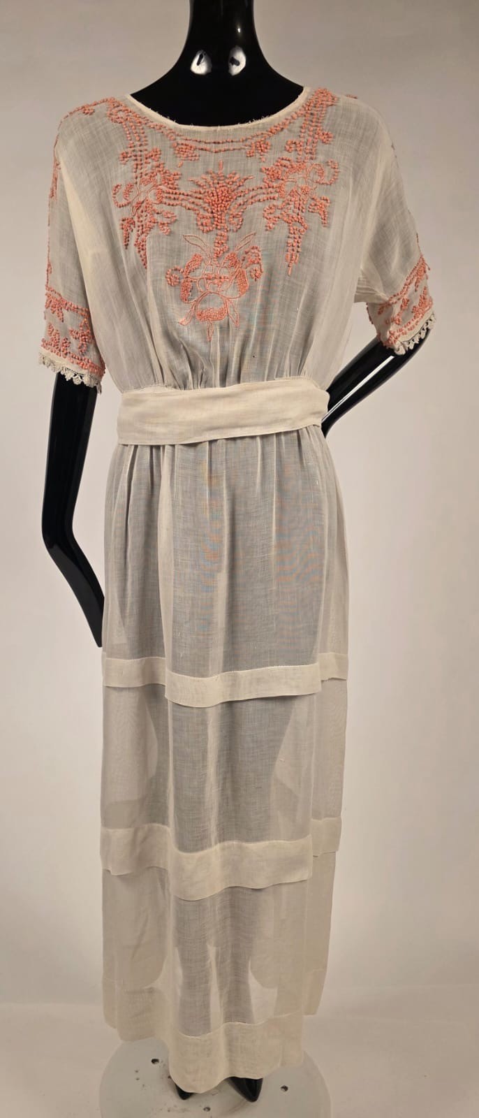 EDWARDIAN TEENS WHITE COTTON BATISTE DRESS W HAND EMB FRENCH KNOT DETAIL