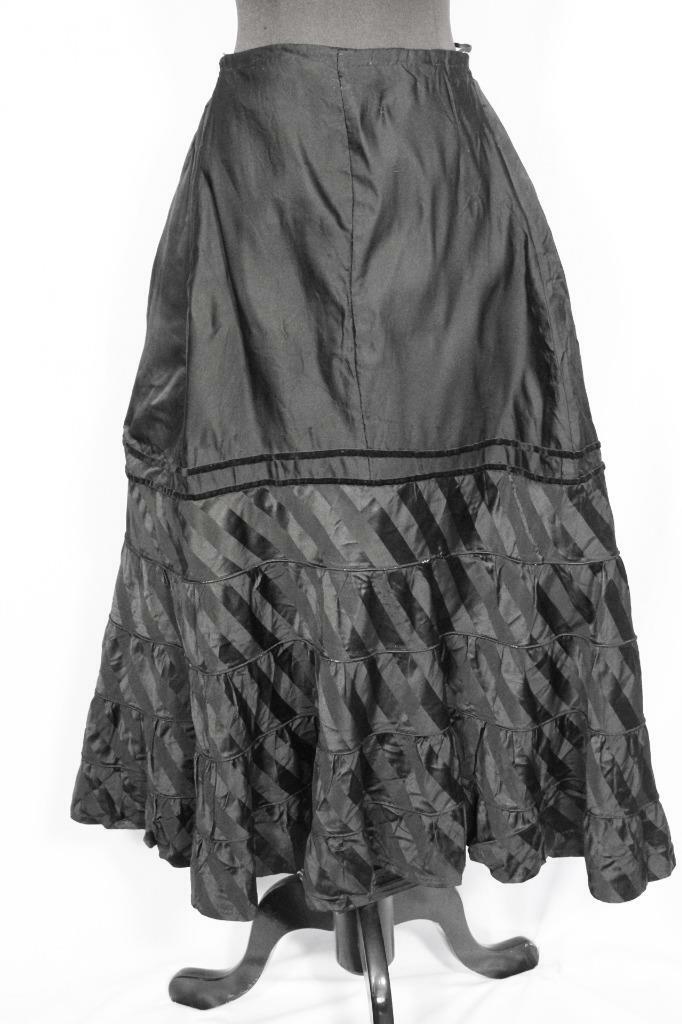 RARE FRENCH ANTIQUE PROVENCE EDWARDIAN BLACK SILK SKIRT 24 INCH WAIST