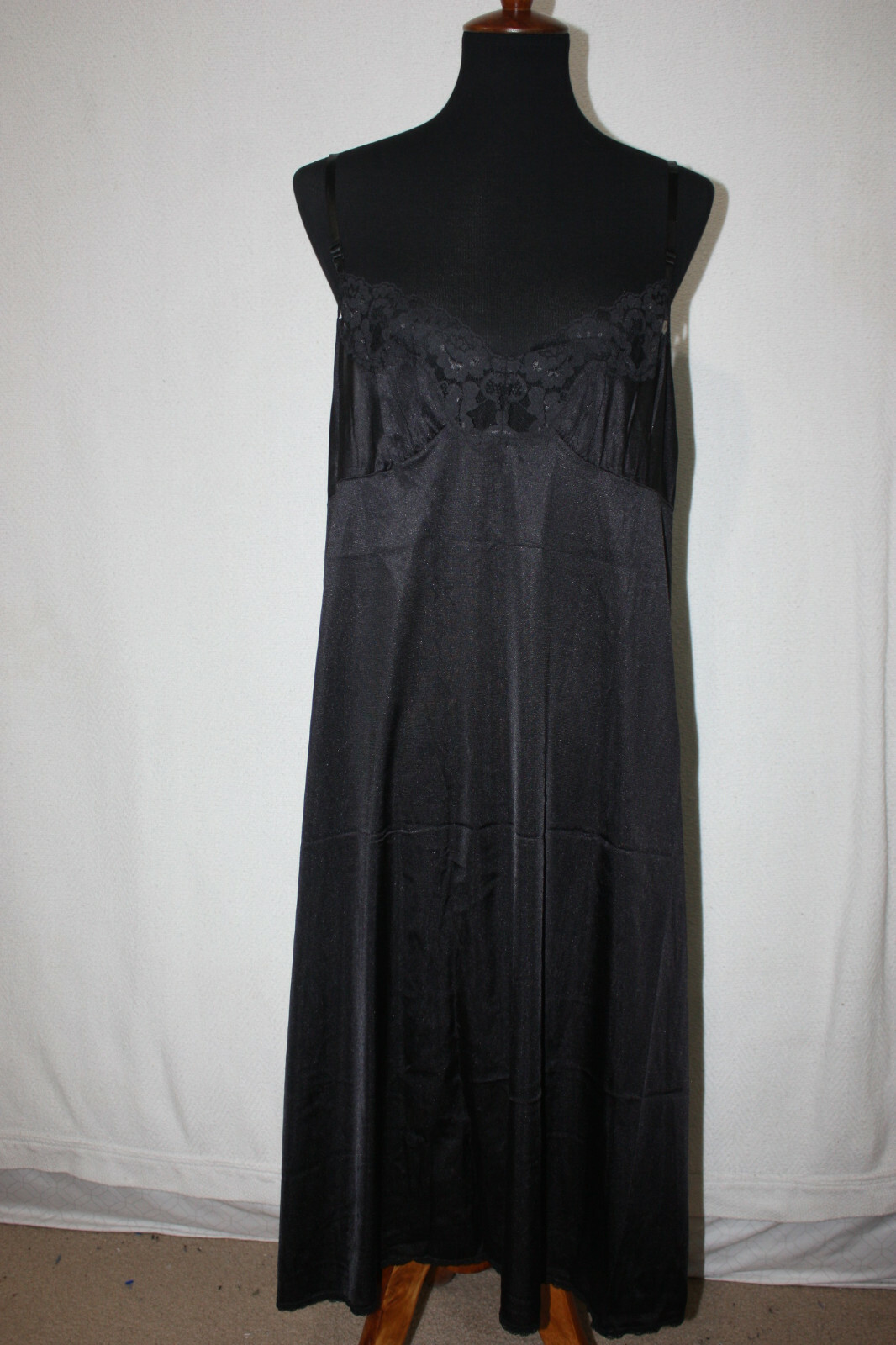 Vassarette Black Slip Gown Size 28″ 44/50 Nylon 23″ Long 10-805 Lace Bodice