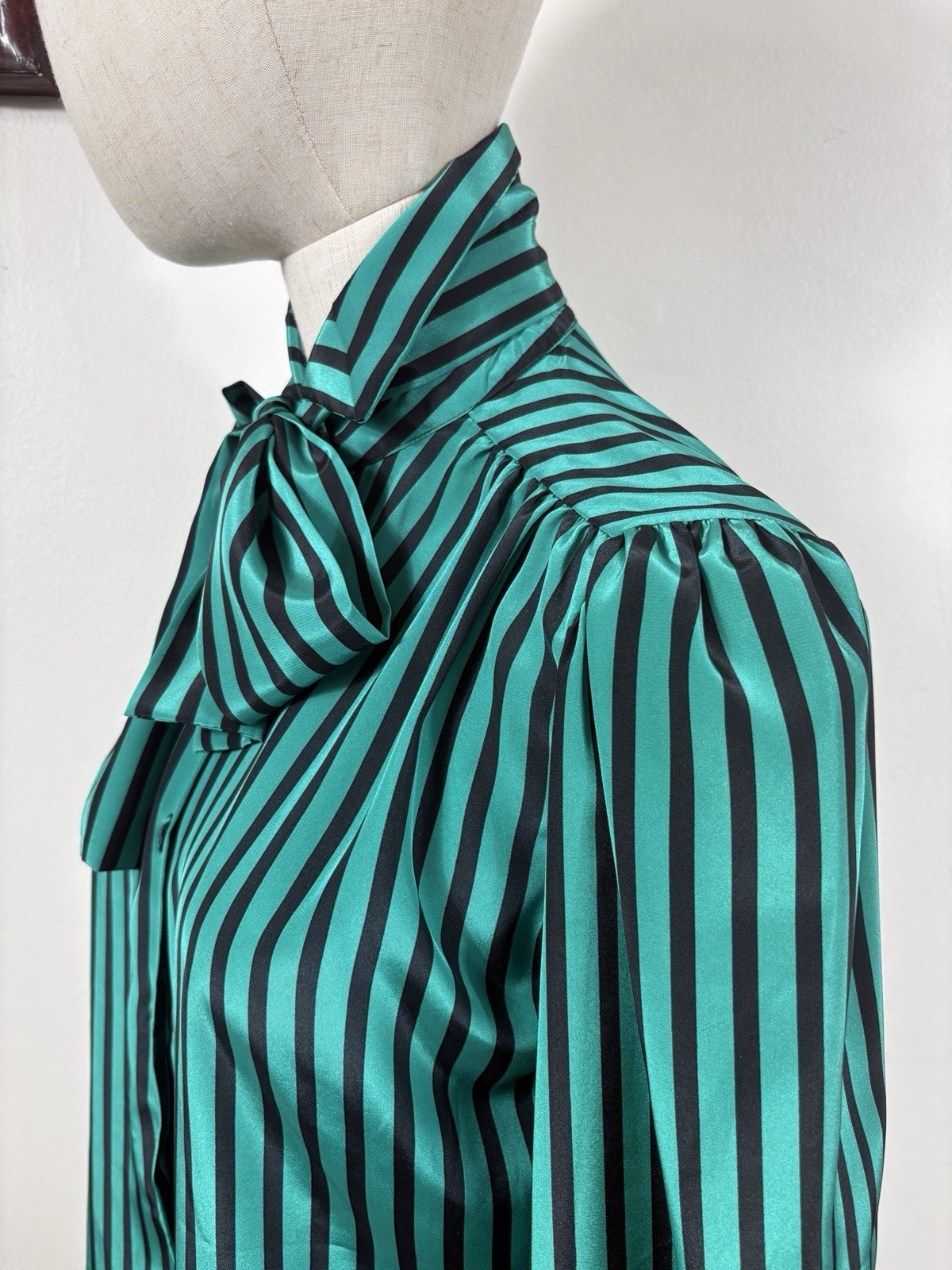 Vintage Pussy Bow Scarf Blouse Button Up Women’s 8 Striped Green Made In USA