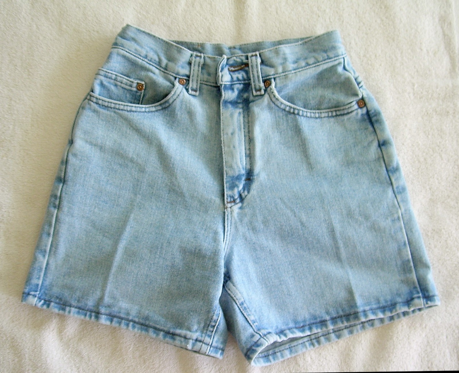 VINTAGE 80’s LEE MEDIUM BLUE 100% COTTON DENIM HIGH WAIST SHORTS ~ SIZE 5 M