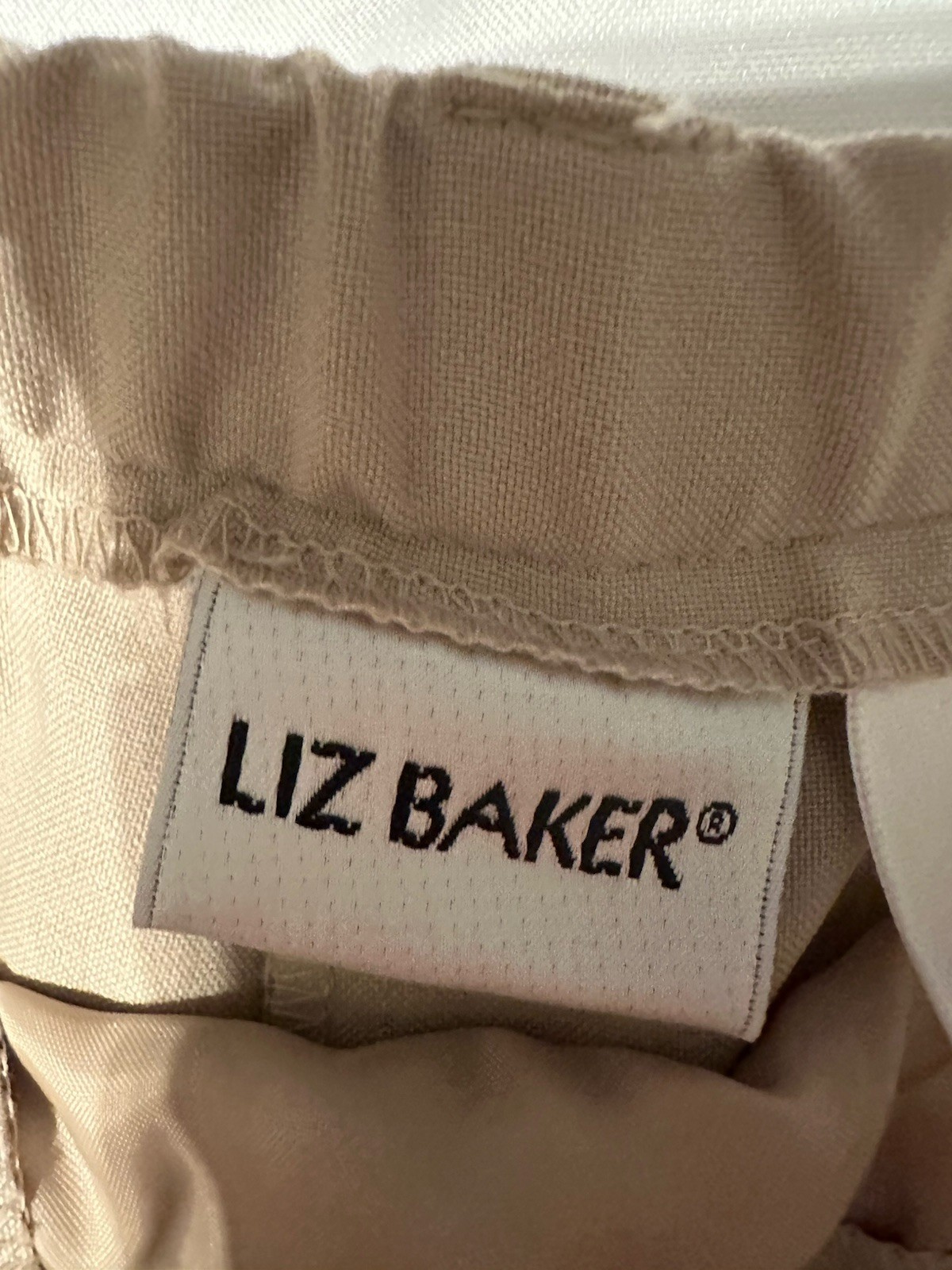 Liz Baker Women’s Tan Polyester Pleated Trousers size 10 with Belt