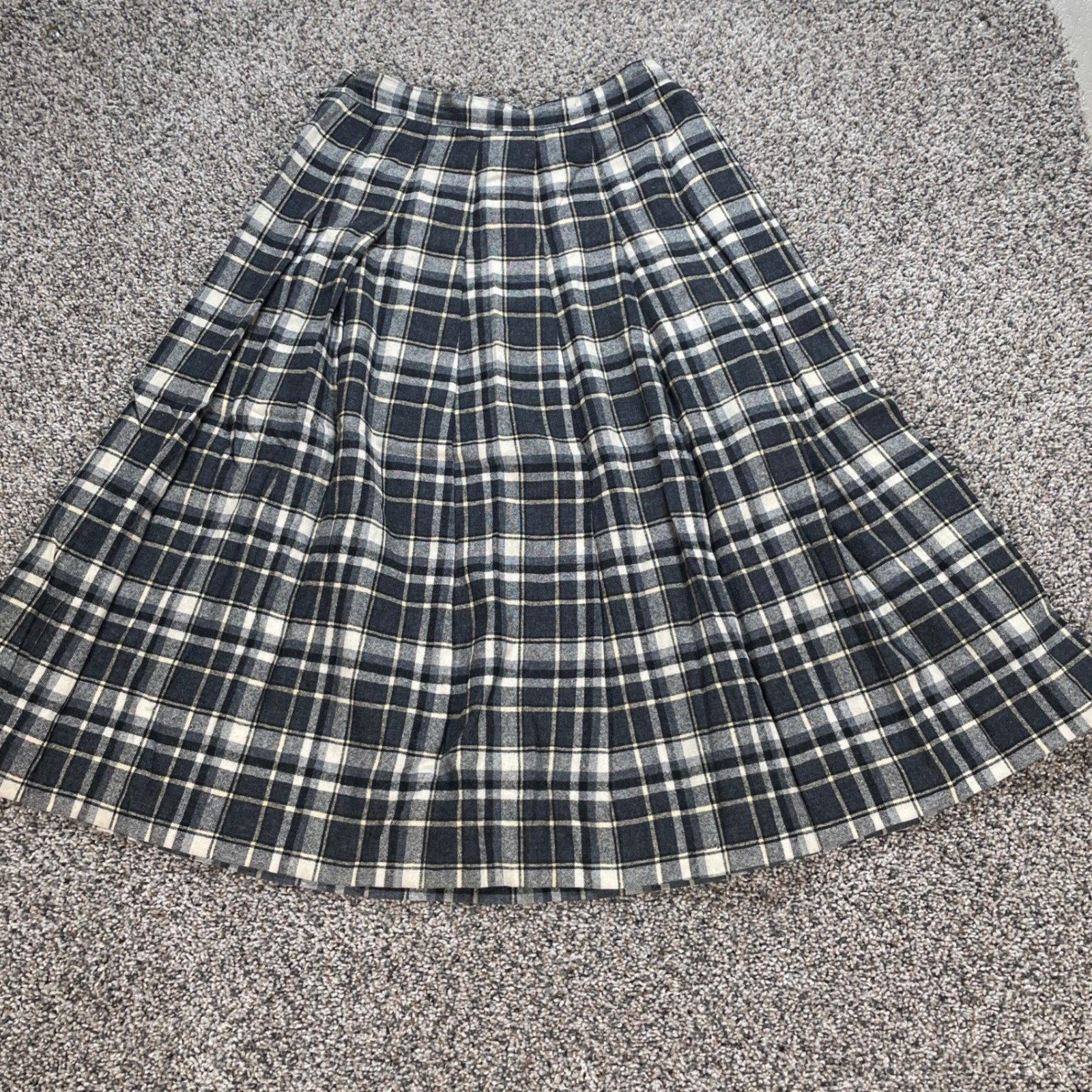 Miss Pendleton Women’s 14 Wool Plaid Pleated Midi Skirt Vintage Grey Black