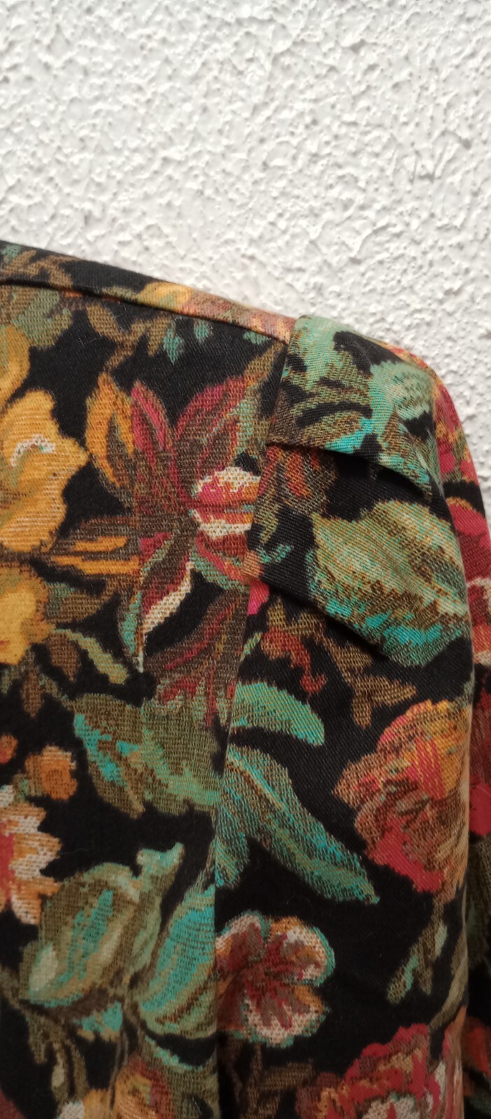 vintage leslie lucks Floral black blazer Size 6 puff sleeves 80s jacket