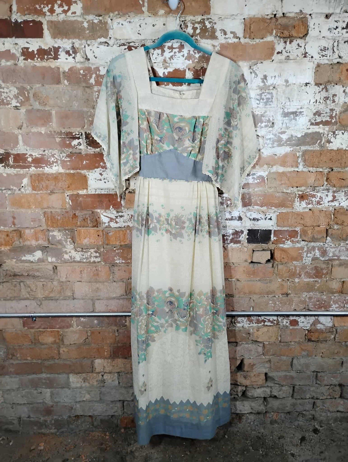 Vintage 70s Prairie Kimono Flutter sleeve Dress
