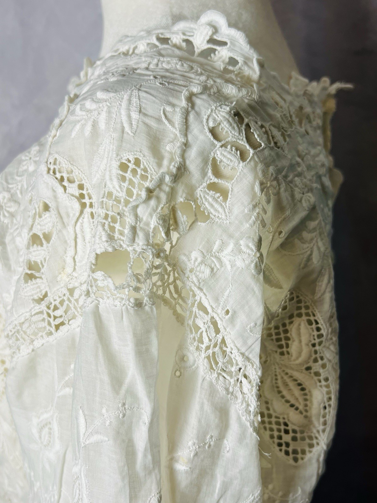 Antique 1900s Edwardian White Cotton Lawn Tea Dress Embroidered Lace Cutwork S/M