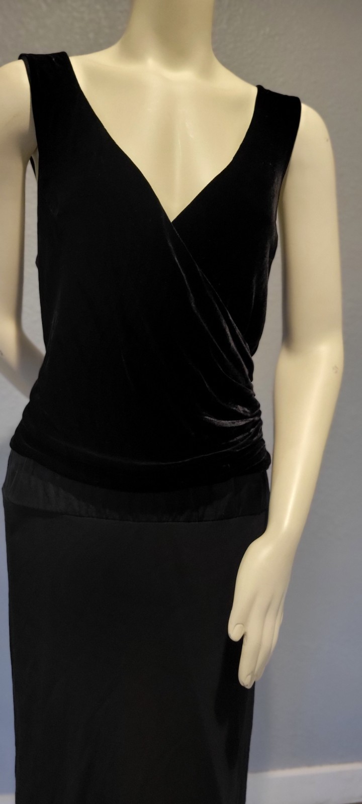 VINTAGE 1990s JONATHAN MARTIN STUDIO BLACK SILK VELVET VNECK SLEEVELESS …