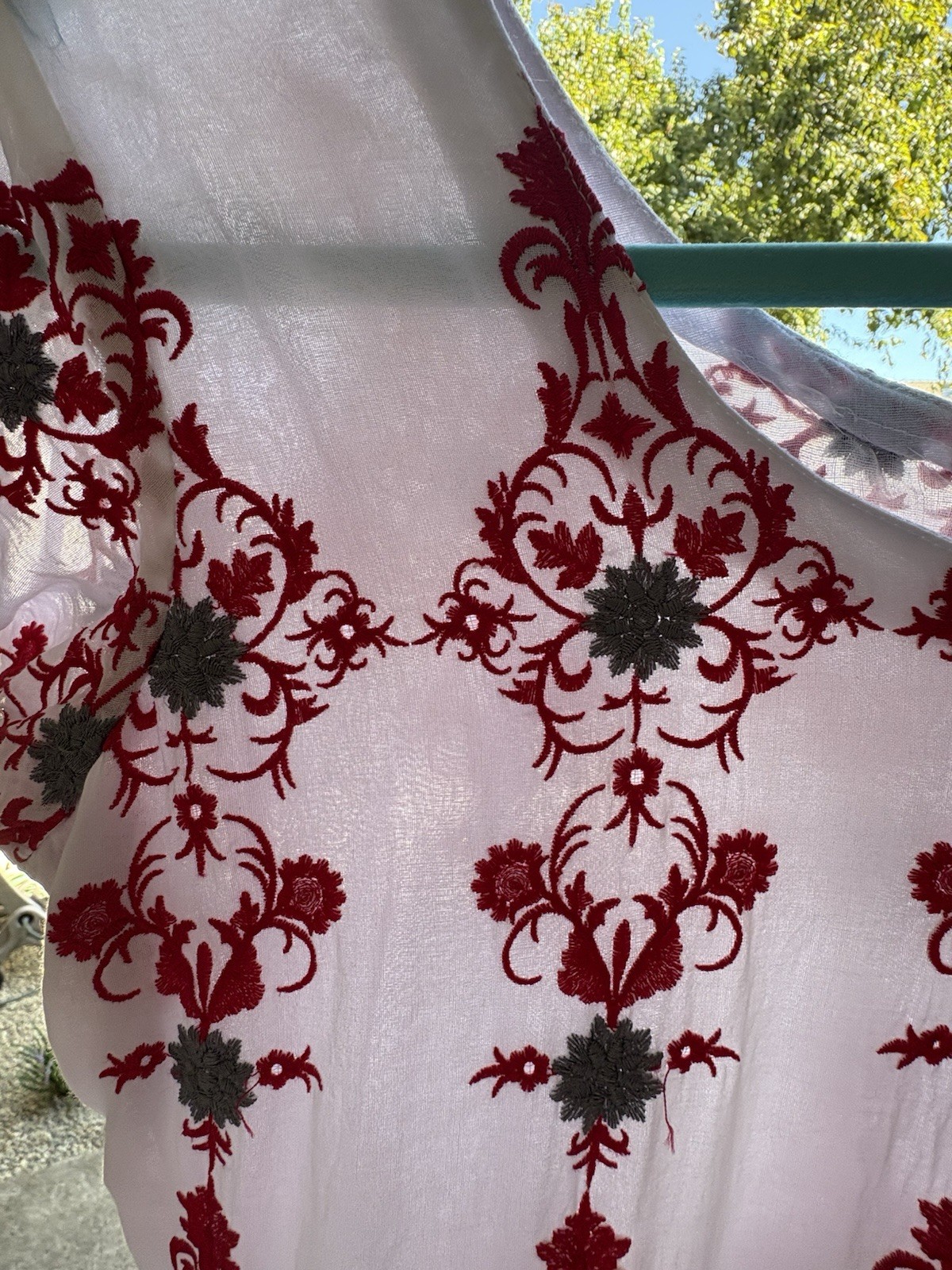 Vintage Handmade Tunic Kurta – Red & Gray Crewel Embroidery, BEAUTIFUL
