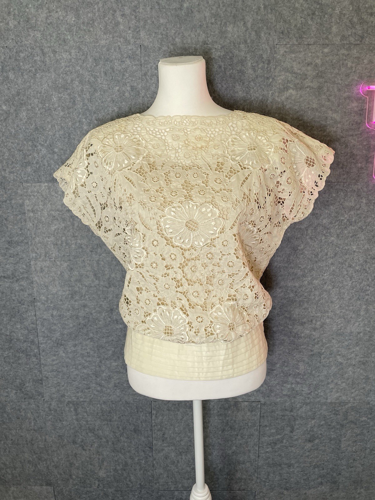 Tesoro Vintage Cream Embroidered Eyelet Lace Blouse | Floral Cut-Out Size 8