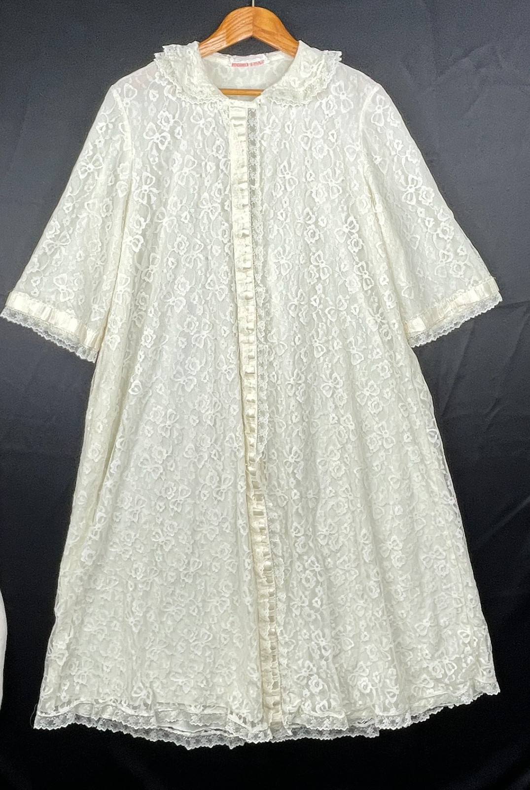 Vintage 60s Odette Barsa Lace Taffeta Robe Ivory Ribbon Pegnoir Gown Romantic