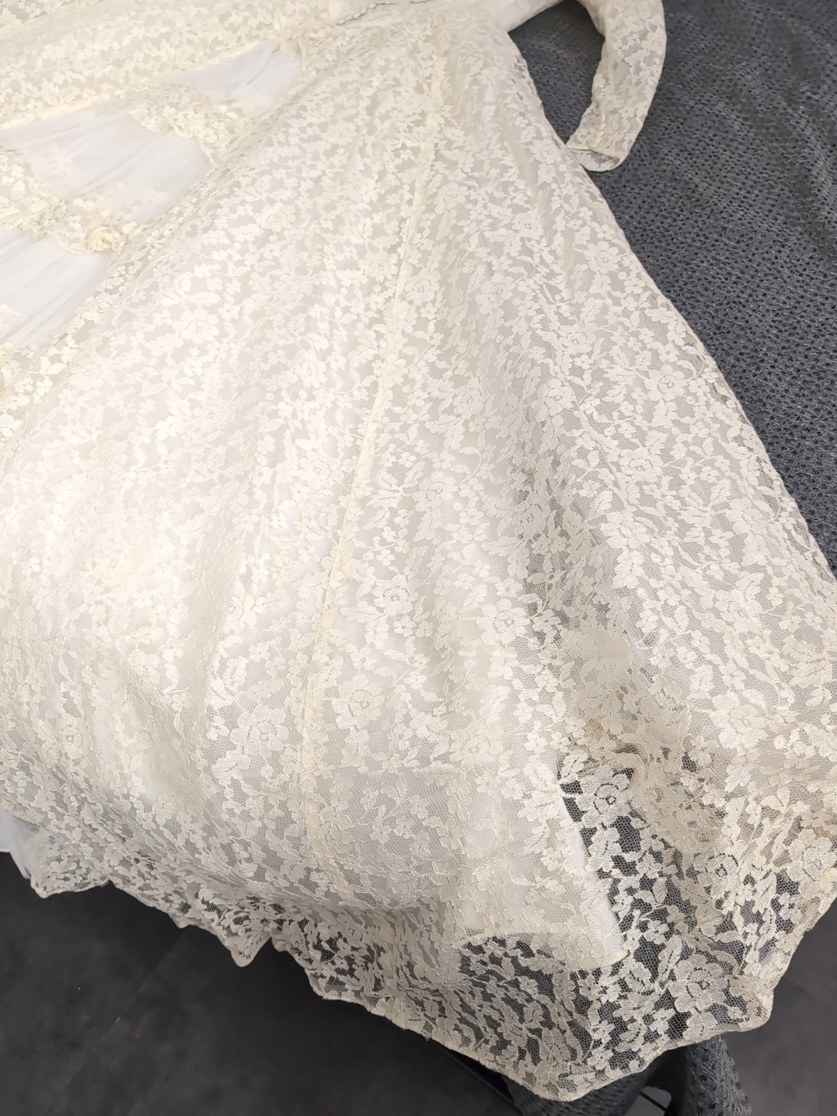 50’s Lace & Pleated Tulle Long Sleeved Princess Prairie Wedding Dress Beads