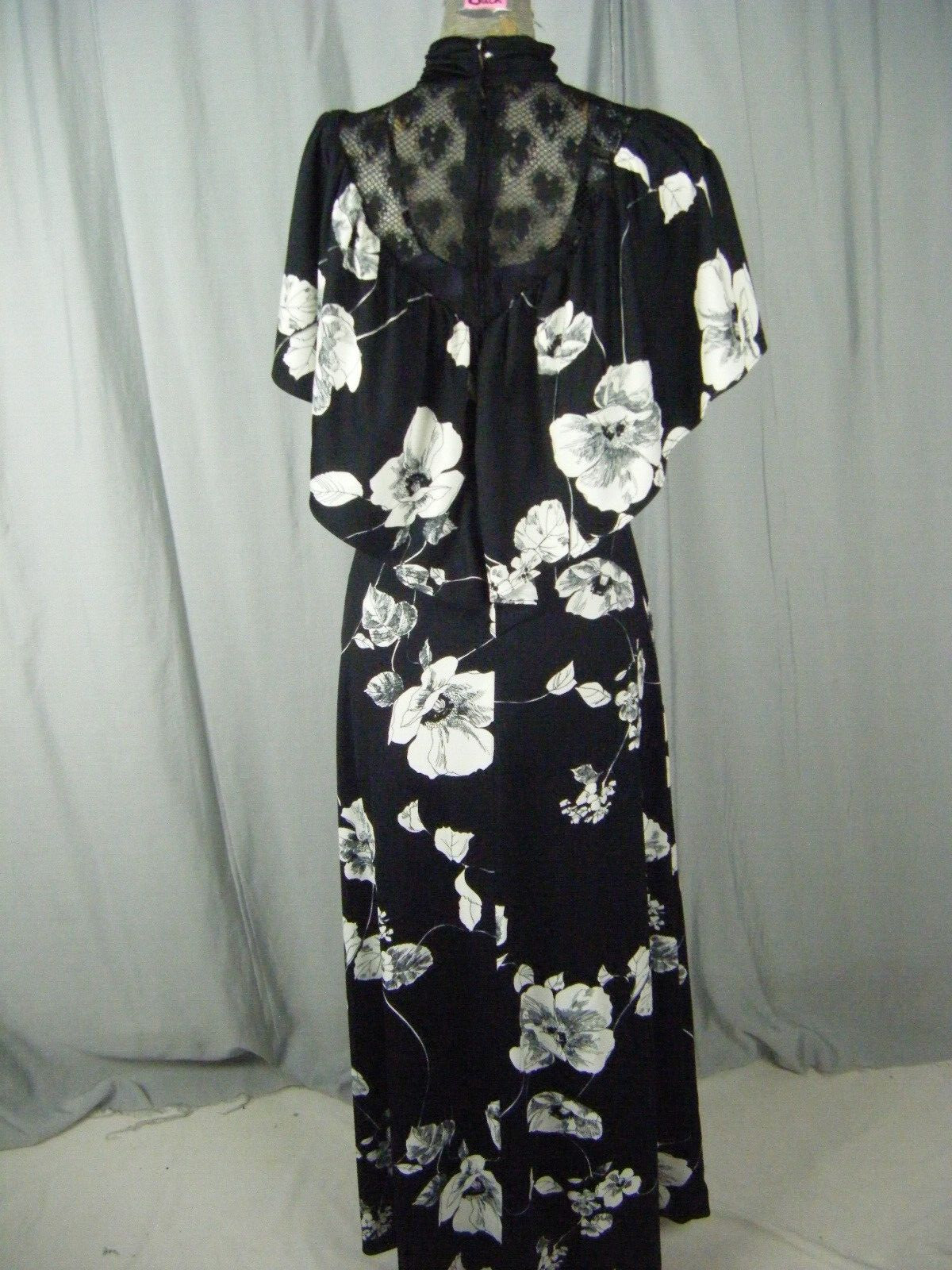 Vtg 70s Black White Floral Printed Illusion Neckline Cape Dress-Bust 31/3XS-2XS
