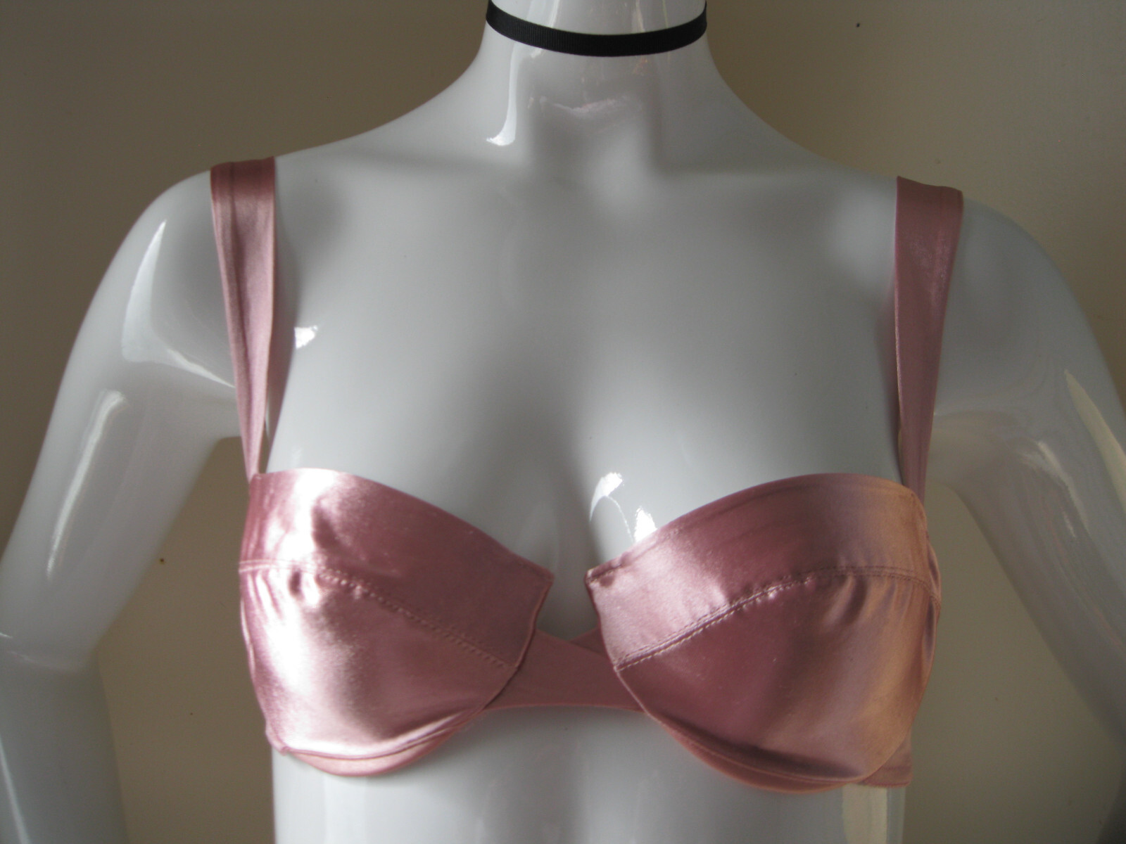 Vintage 90’s New Very Pretty Soft & Shiny Pink Bra Like Second Skin 34 B