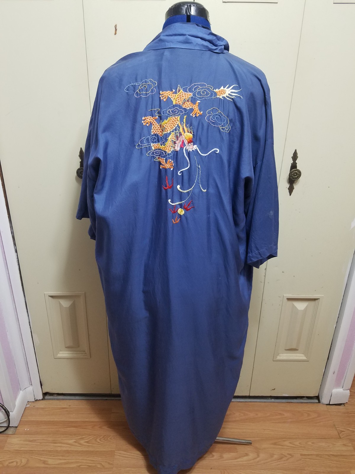100% Silk Embroidered Robe – Blue with Dragon Size Large L Peacock Brand Chinese