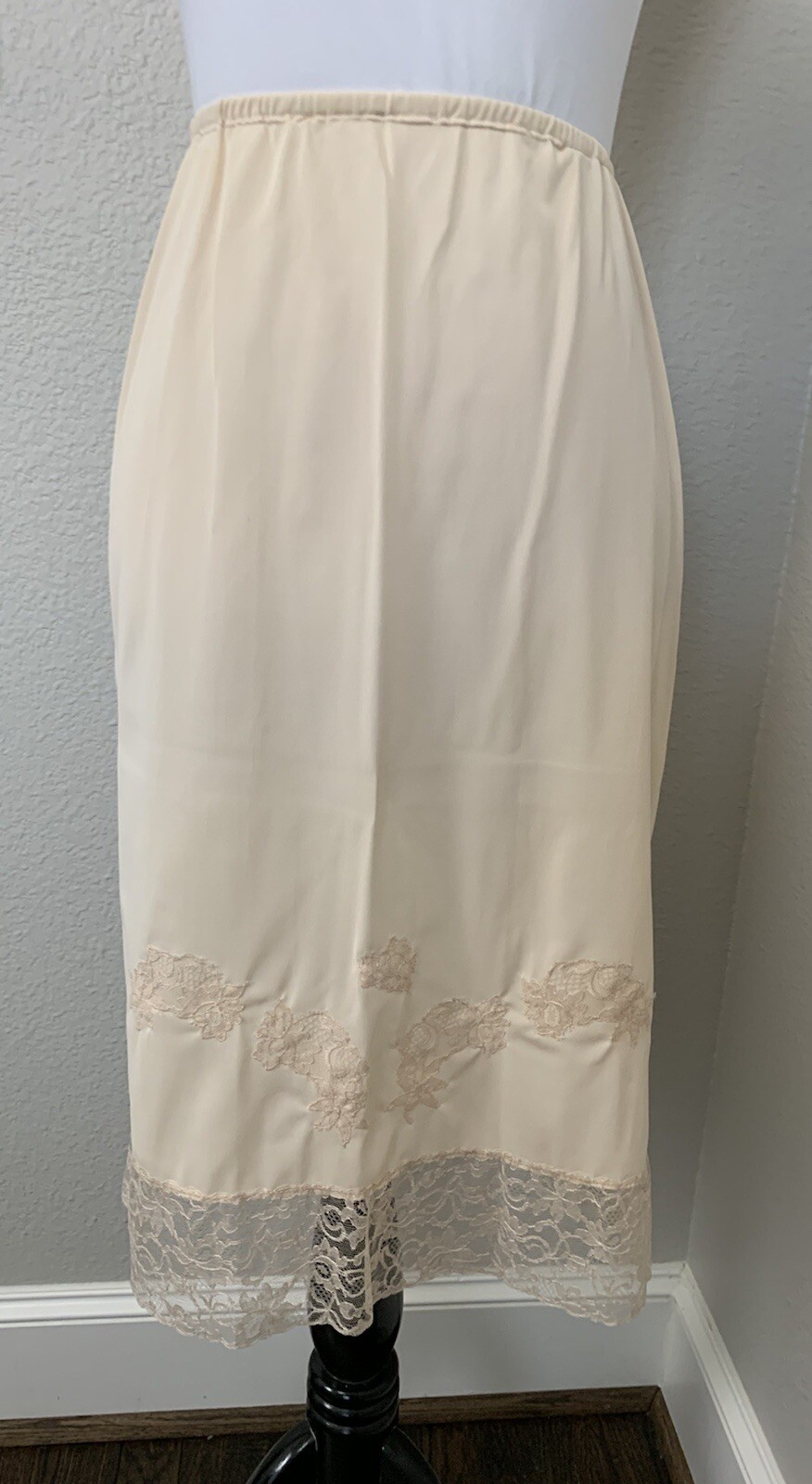 Vintage 1960s SMALL Laros Ivory Nylon & Lace Half Slip