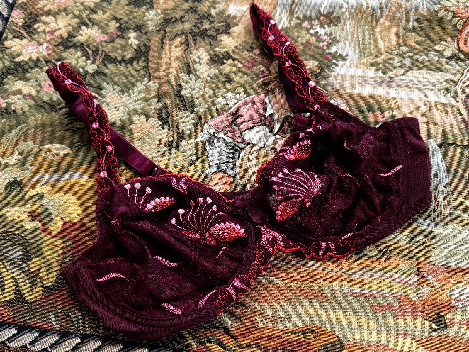 VINTAGE SIMONE PERELE ~ MERLOT EMBROIDERED FLORENCE UNDERWIRE BRA ~ SIZE 34C