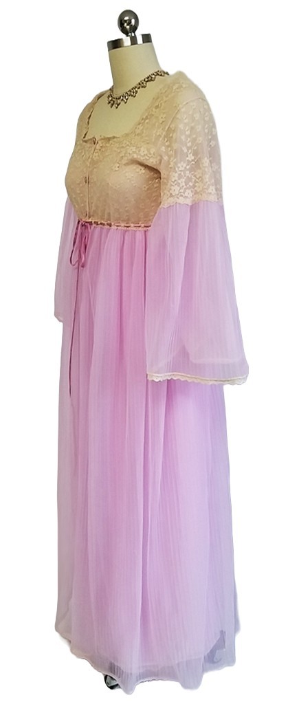VINTAGE INTIME DOUBLE NYLON LACE PLEATED PEIGNOIR & NIGHTGOWN SET IN ORCHID