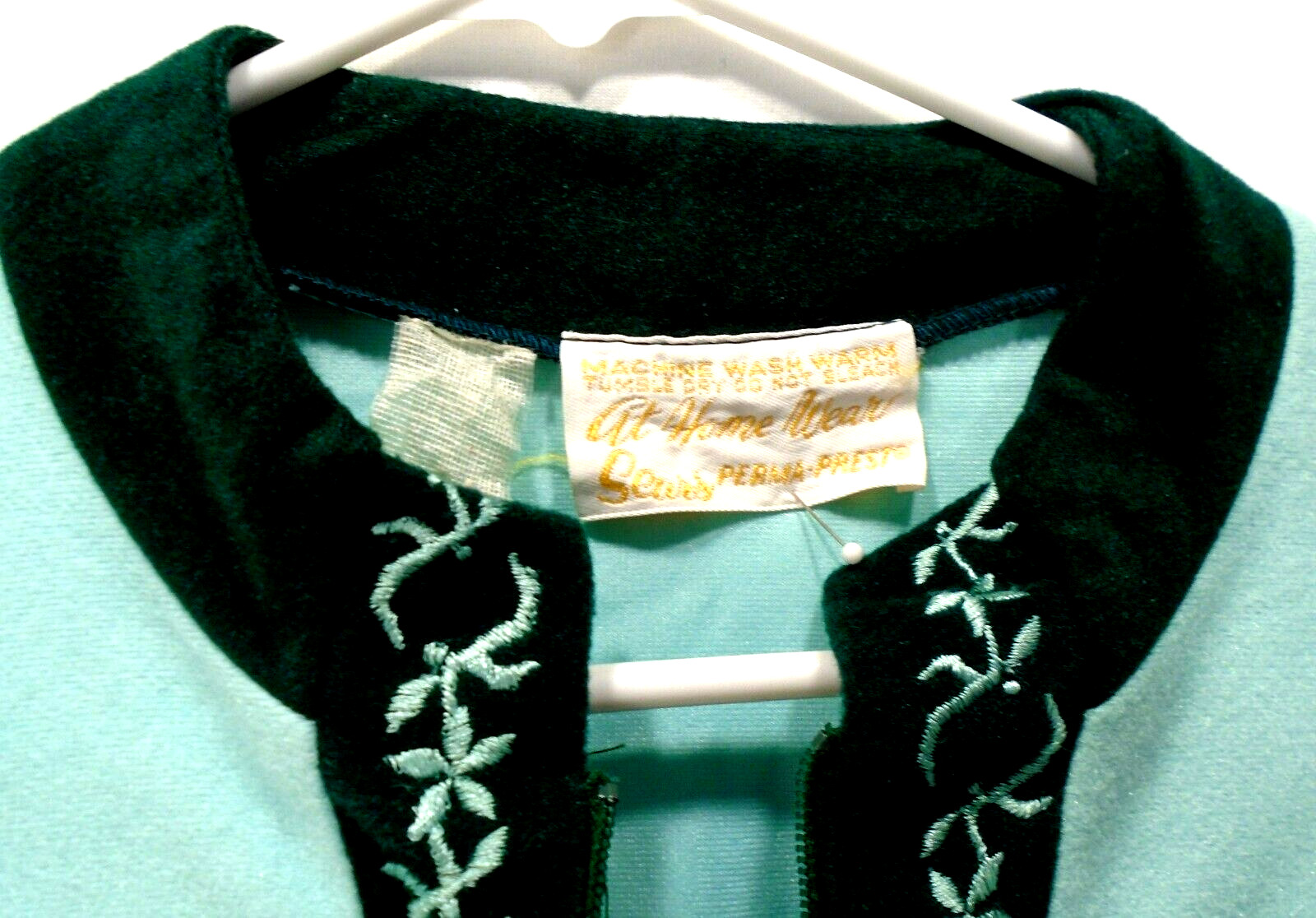 Vintage Sears Mint Green Zip Front Poly Velour Lounge Robe Caftan Embroidery M/L