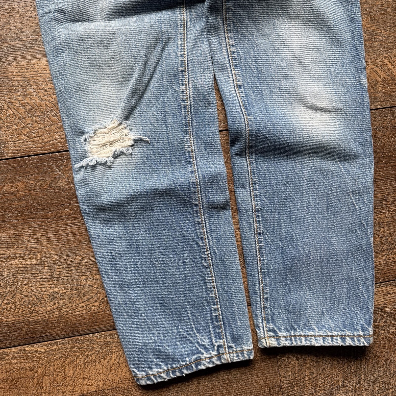 Vintage 1980’s Womens 7 (24”) Levis 544 Made In USA Worn Light Wash Jeans