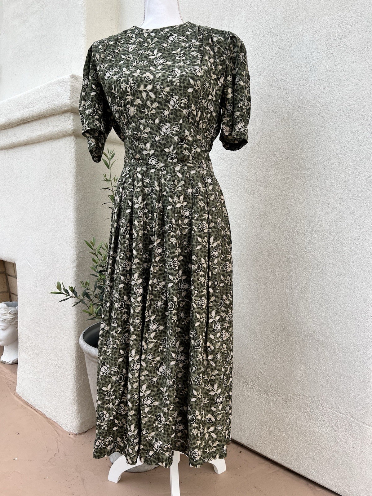 VTG KARIN STEVENS Green Floral Cottagecore Midi Dress Button Women 8 40’s style