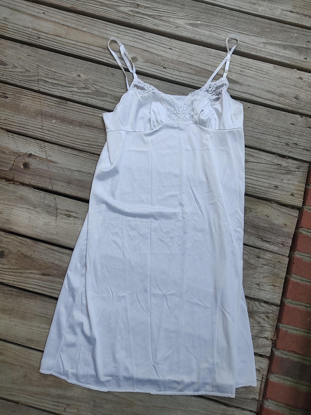 Vassarette White Full Slip Lace Sz 42 26″ Adjustable Straps Nylon Vintage 10-805
