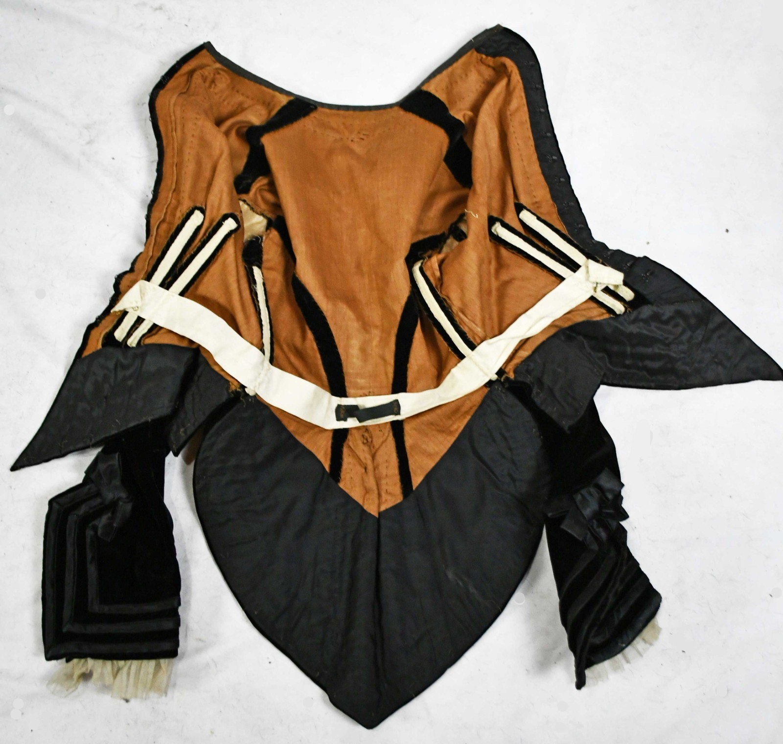 VICTORIAN TRAINED VISITING DRESS, 3 PC VELVET OUTFIT, 1880s, MUSEUM DEACCESSION