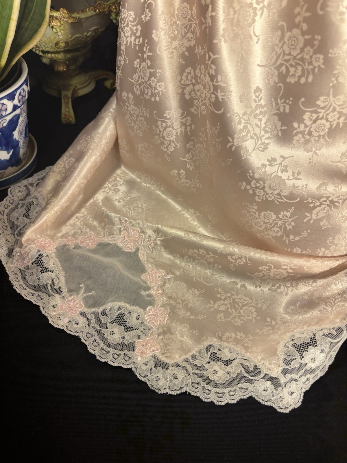 Vtg Silky Soft Lace Shiny Damask Skirt Pink Chantilly Wide Lace Slit Half Slip