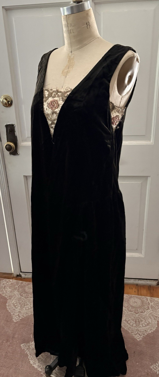 Vintage 1920’s Flapper Art Deco Black Dress w Lace Metalic Lace Accents M/L