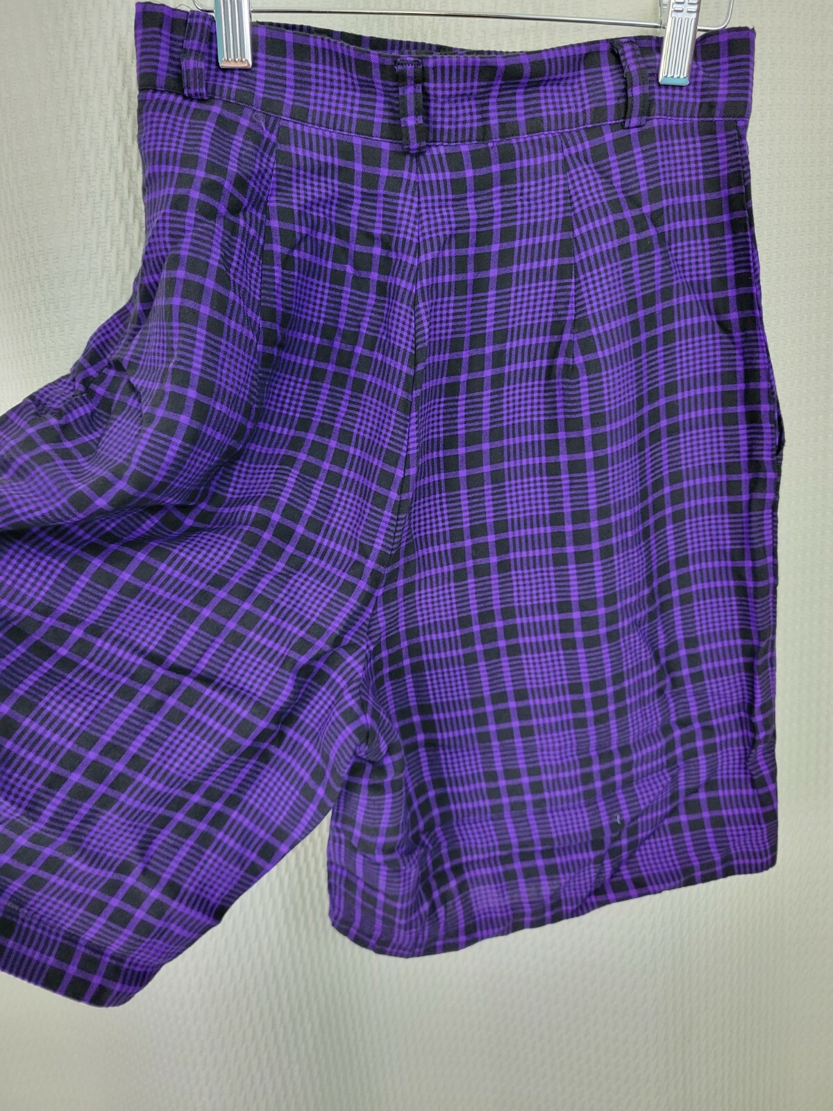 Vtg Maggie Lawrence High Waisted Pleated Shorts in Purple & Black Plaid Size 6