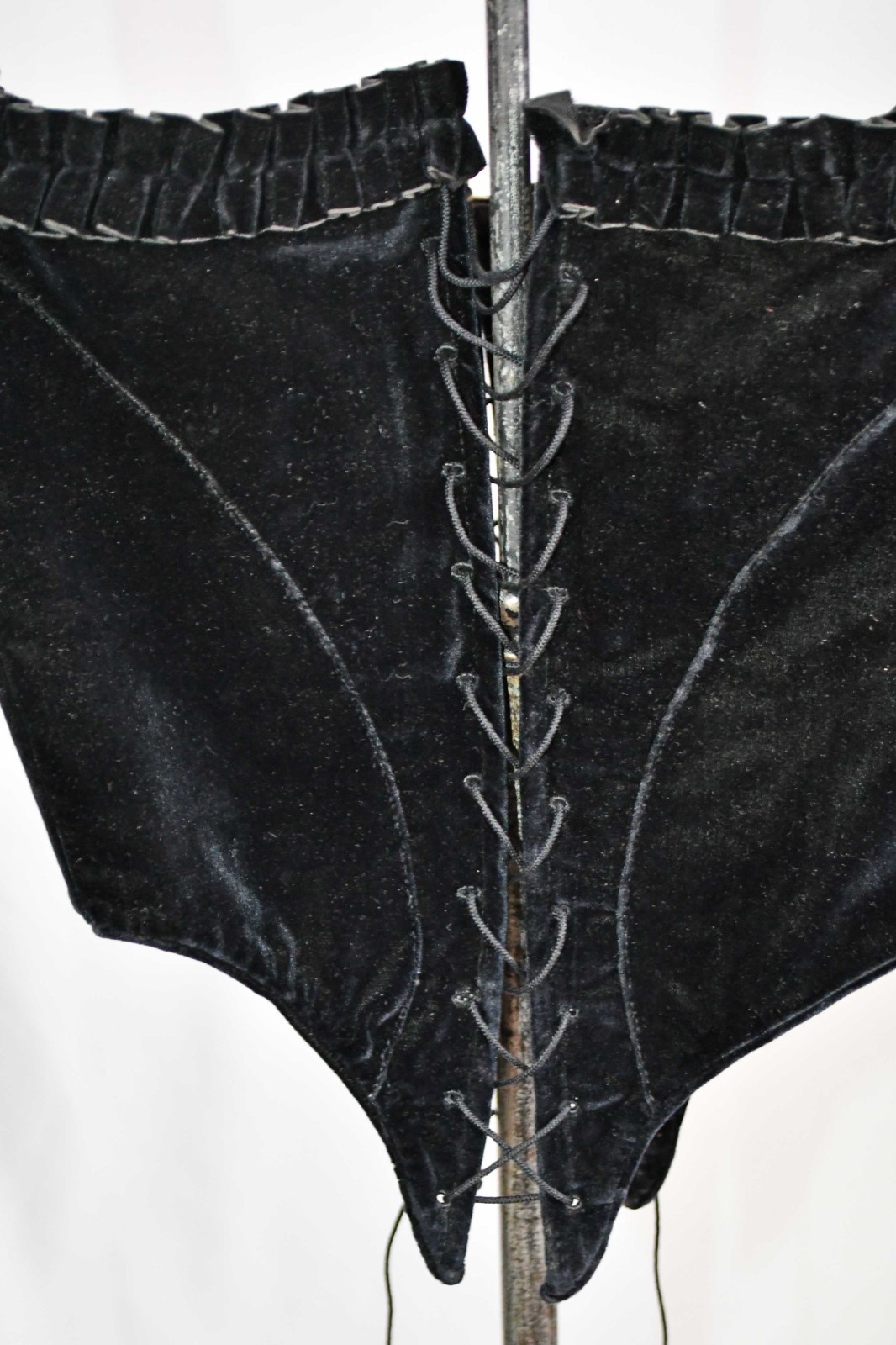 VICTORIAN TRAINED VISITING DRESS, 3 PC VELVET OUTFIT, 1880s, MUSEUM DEACCESSION