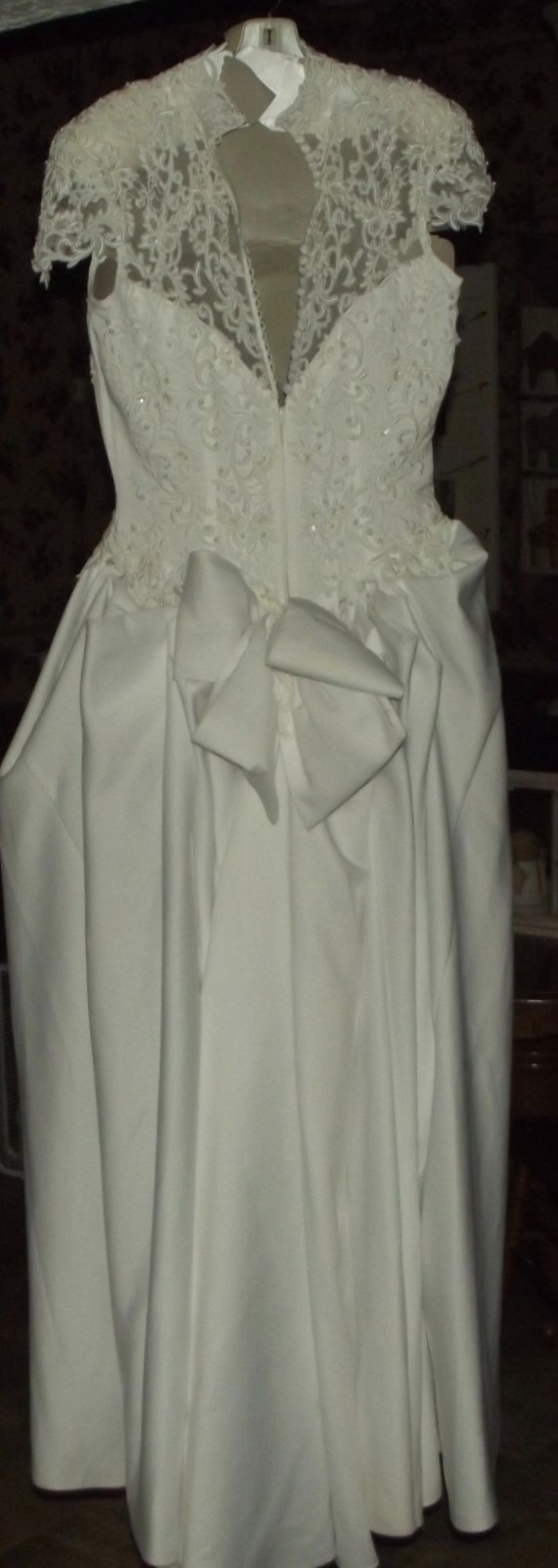 Vintage Michaelangelo Wedding Dress 12 White train bustle lace beaded cap sleeve