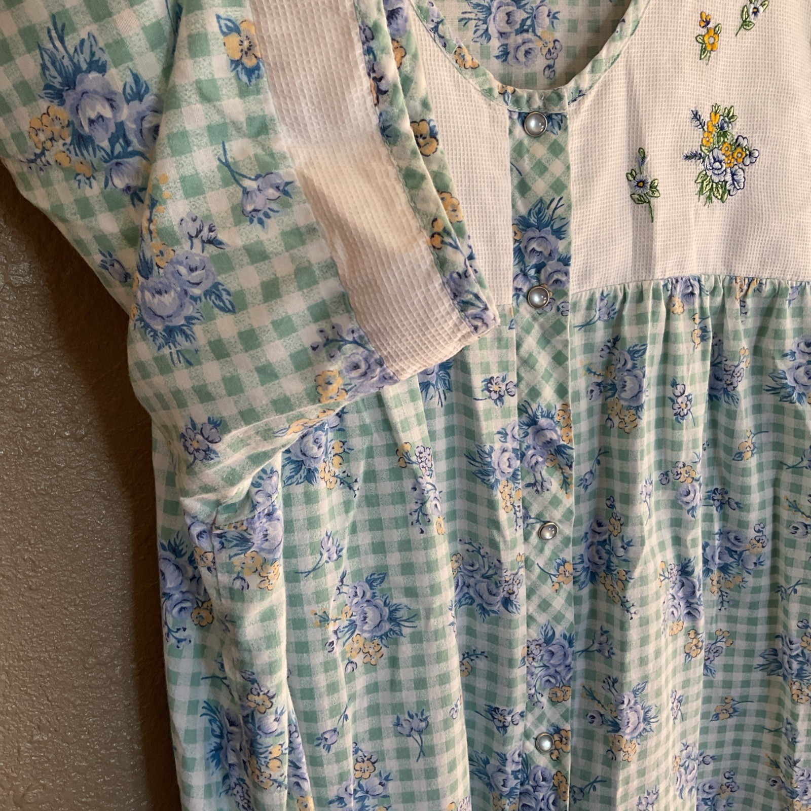 Coffee Time Women’s Vintage Nightgown Floral Pearl Snap Pockets Embroidered