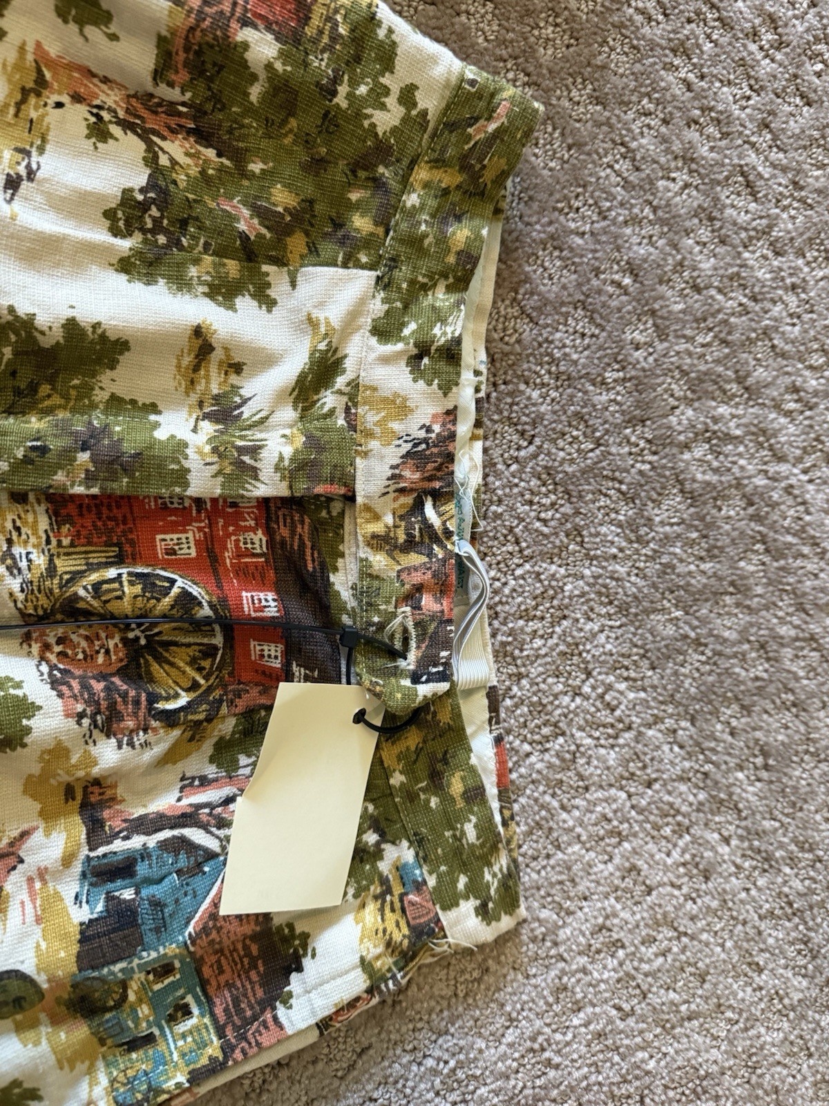 vintage shorts scenic print, featuring a label that reads “Stren by the sea.”