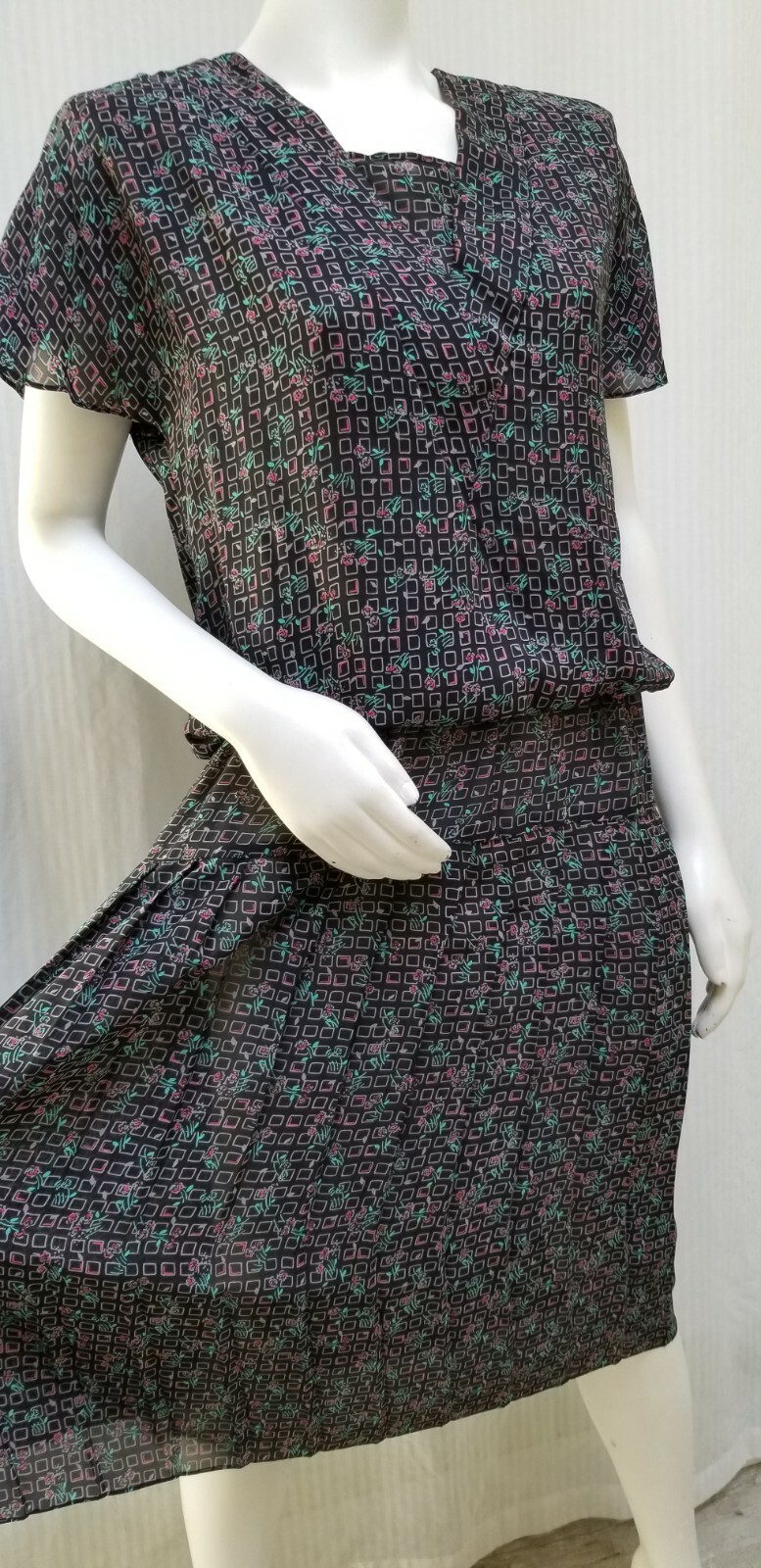 Vintage 80/90’s Perceptions Black Geo Floral Print DRESS Pleated Skirt – Size M